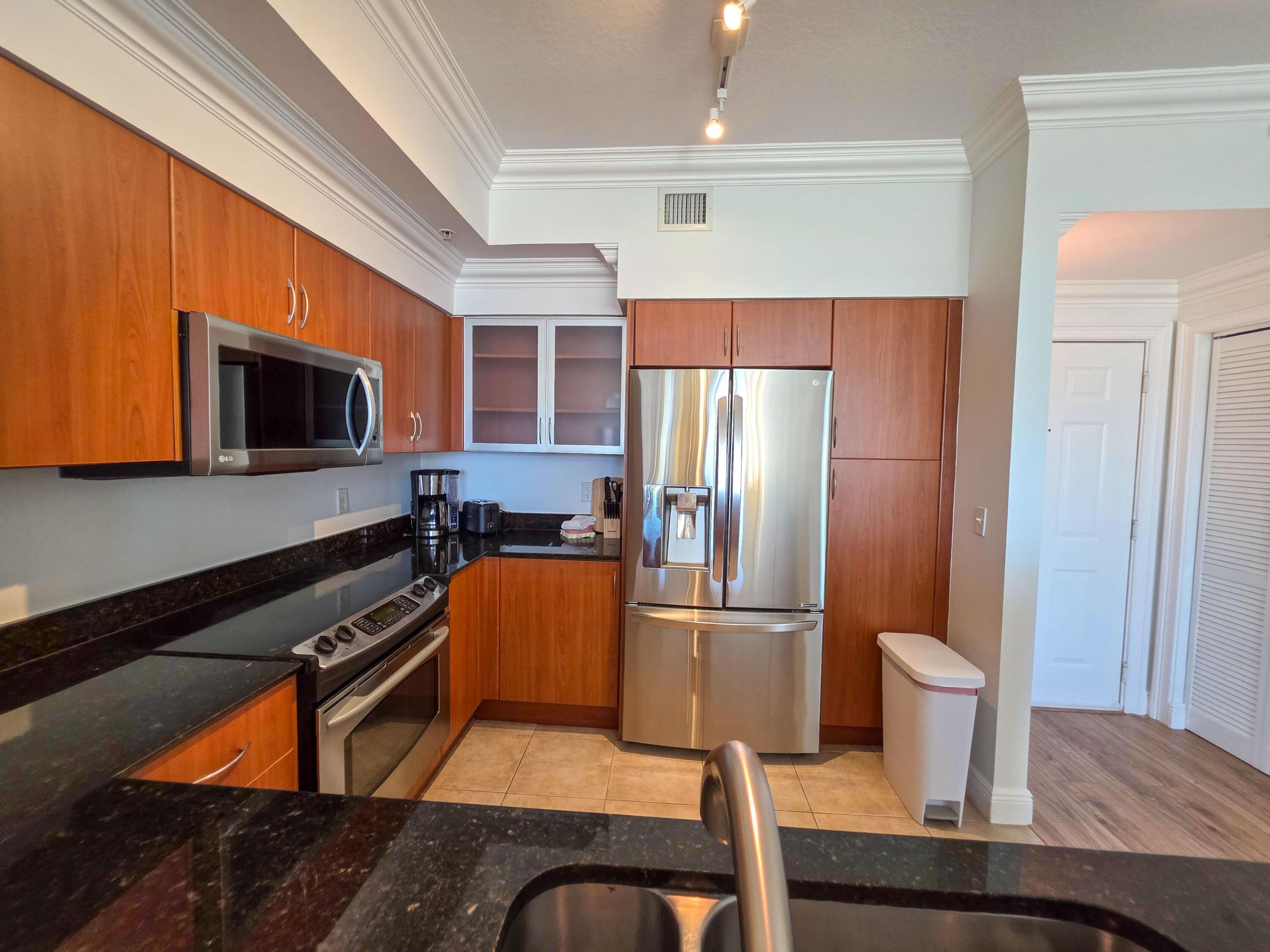 806 E Windward #323, Lantana FL 33462