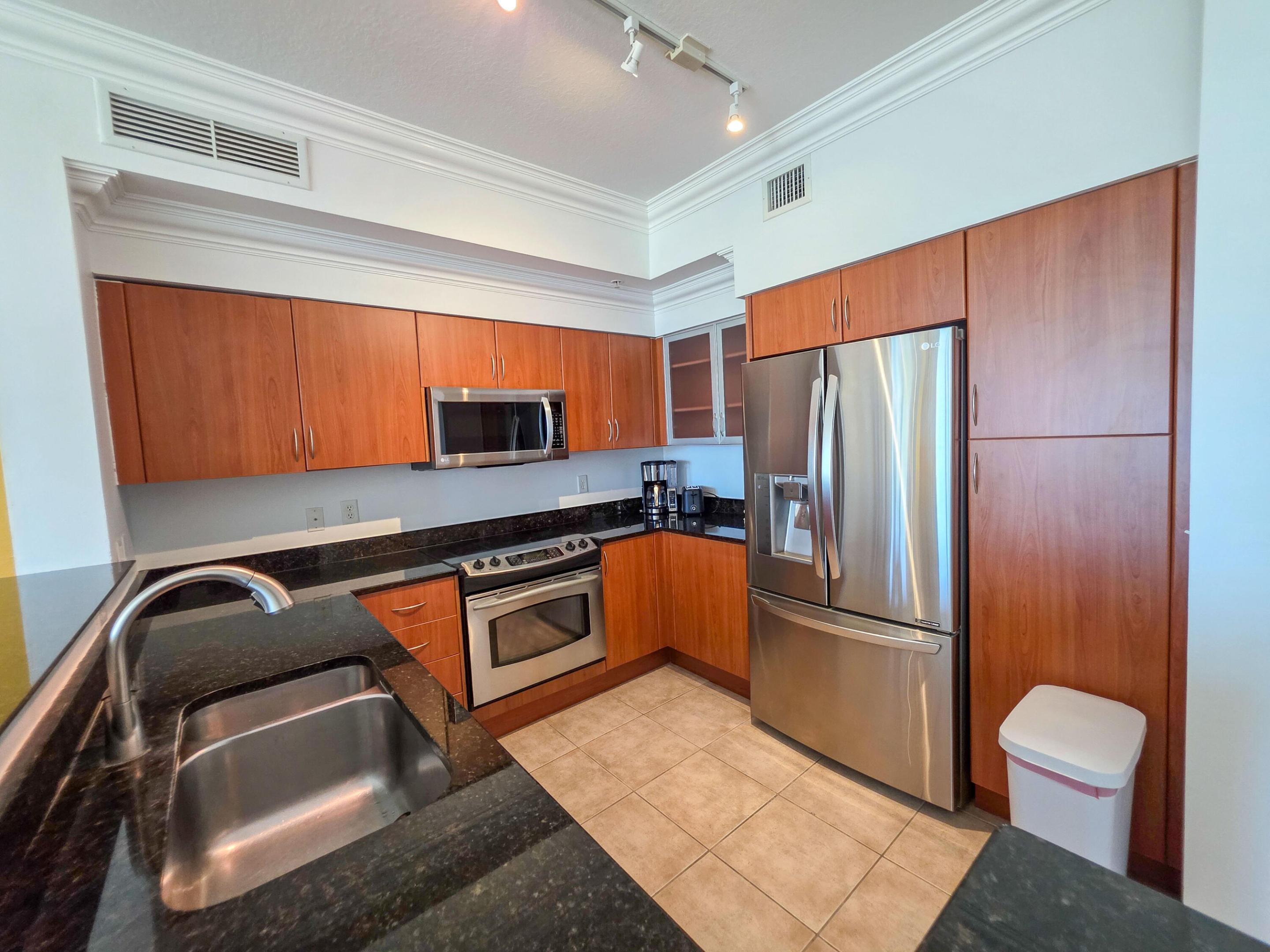 806 E Windward #323, Lantana FL 33462