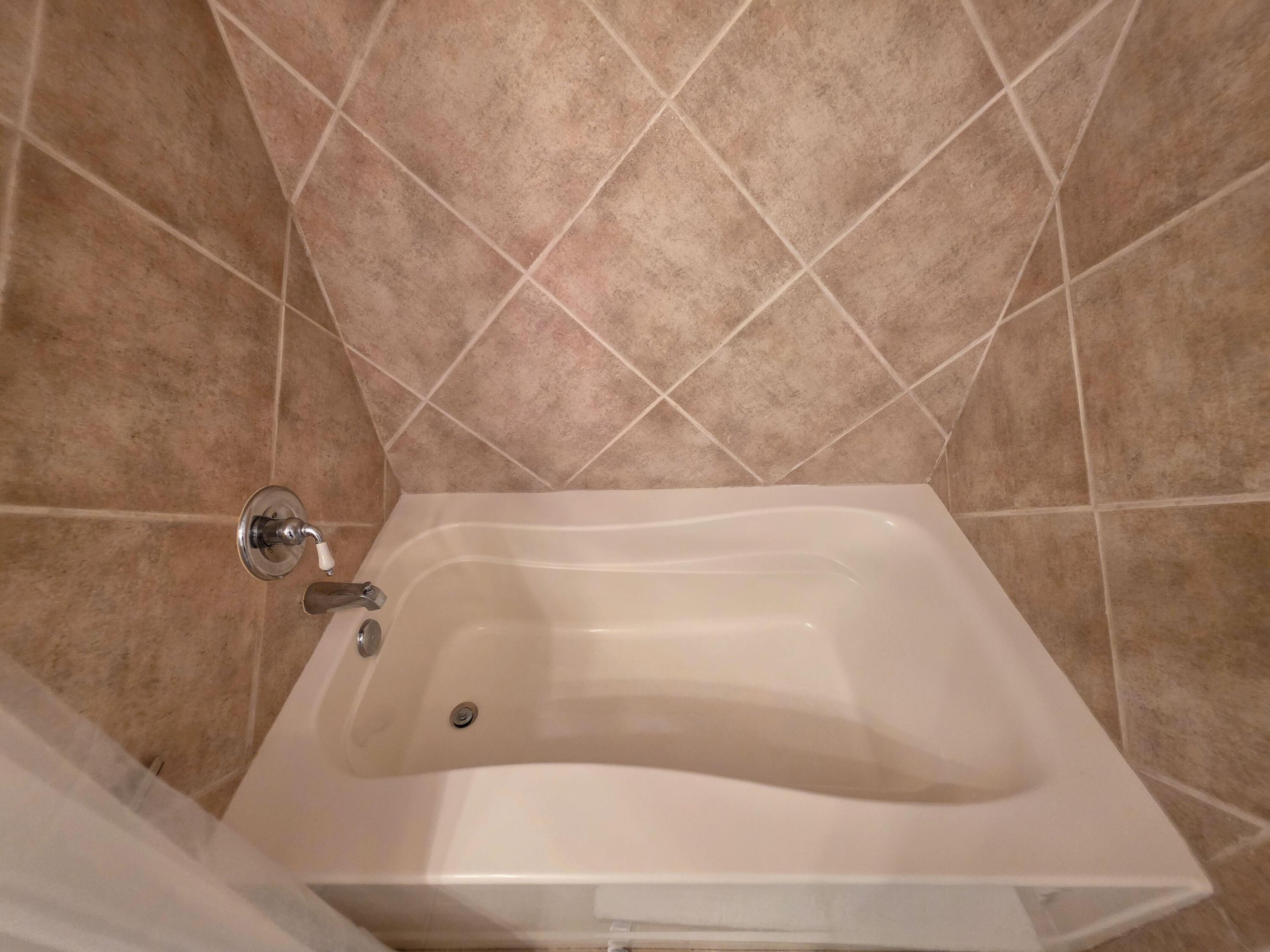 806 E Windward #323, Lantana FL 33462