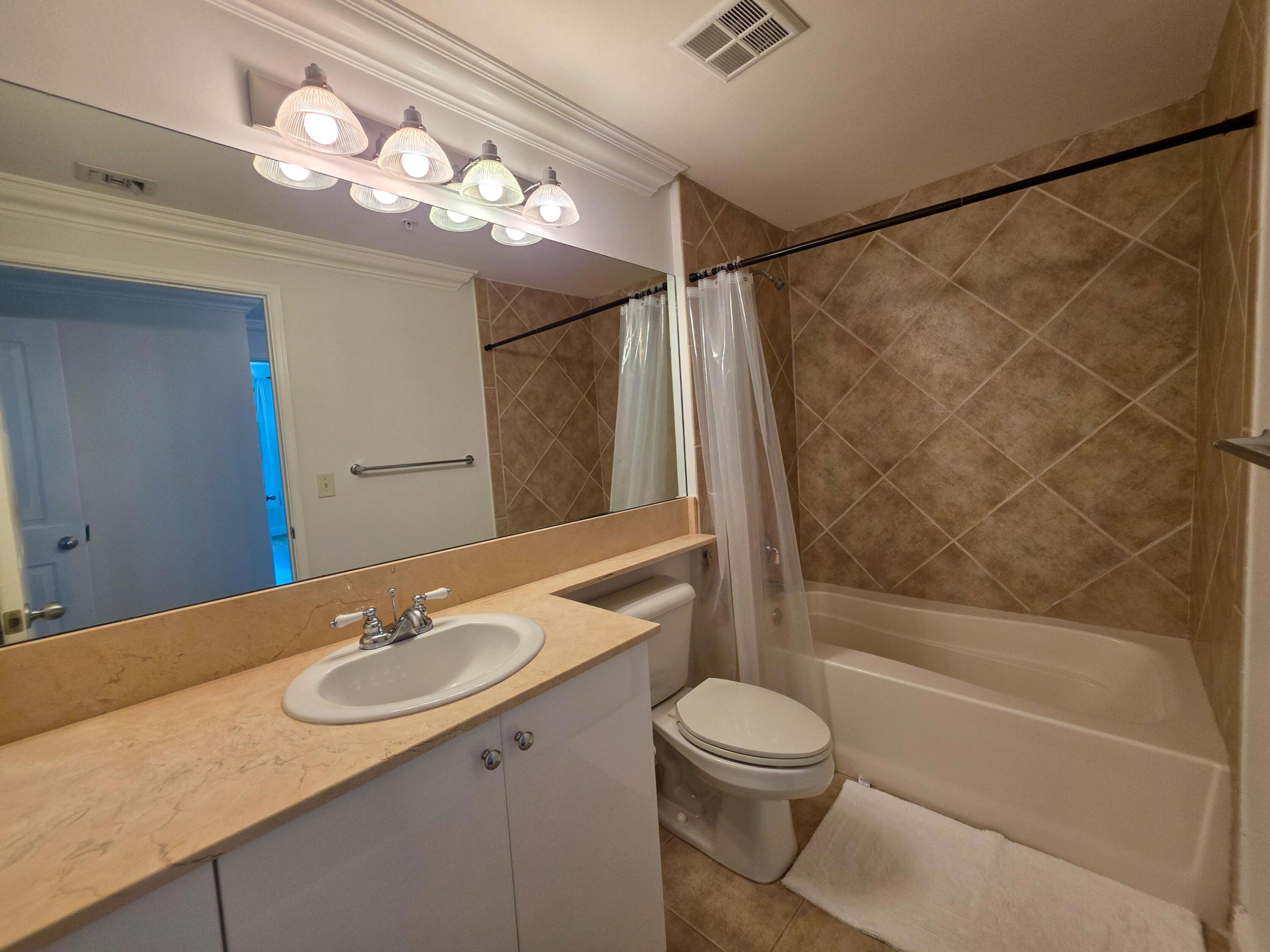 806 E Windward #323, Lantana FL 33462