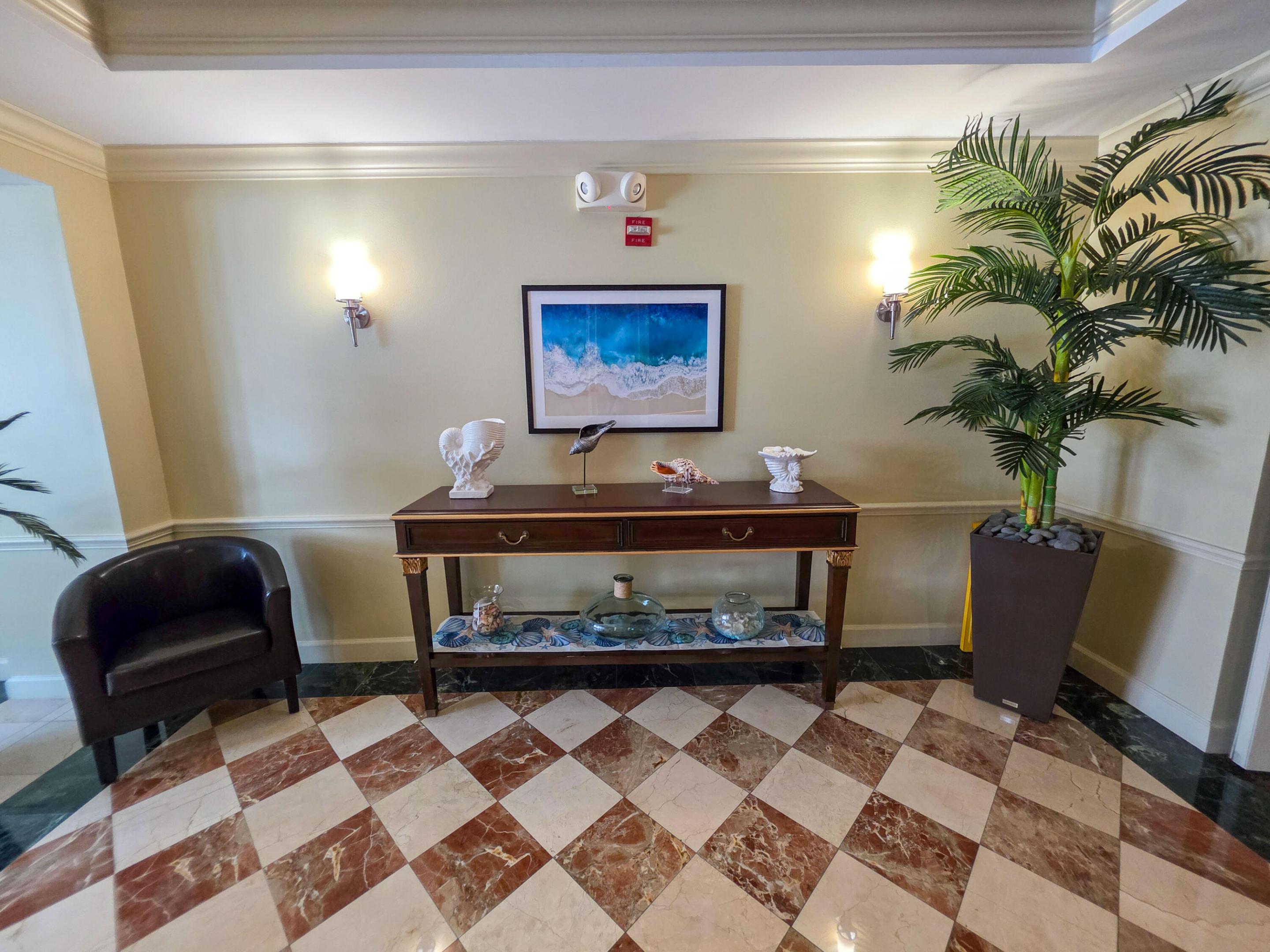 806 E Windward #323, Lantana FL 33462