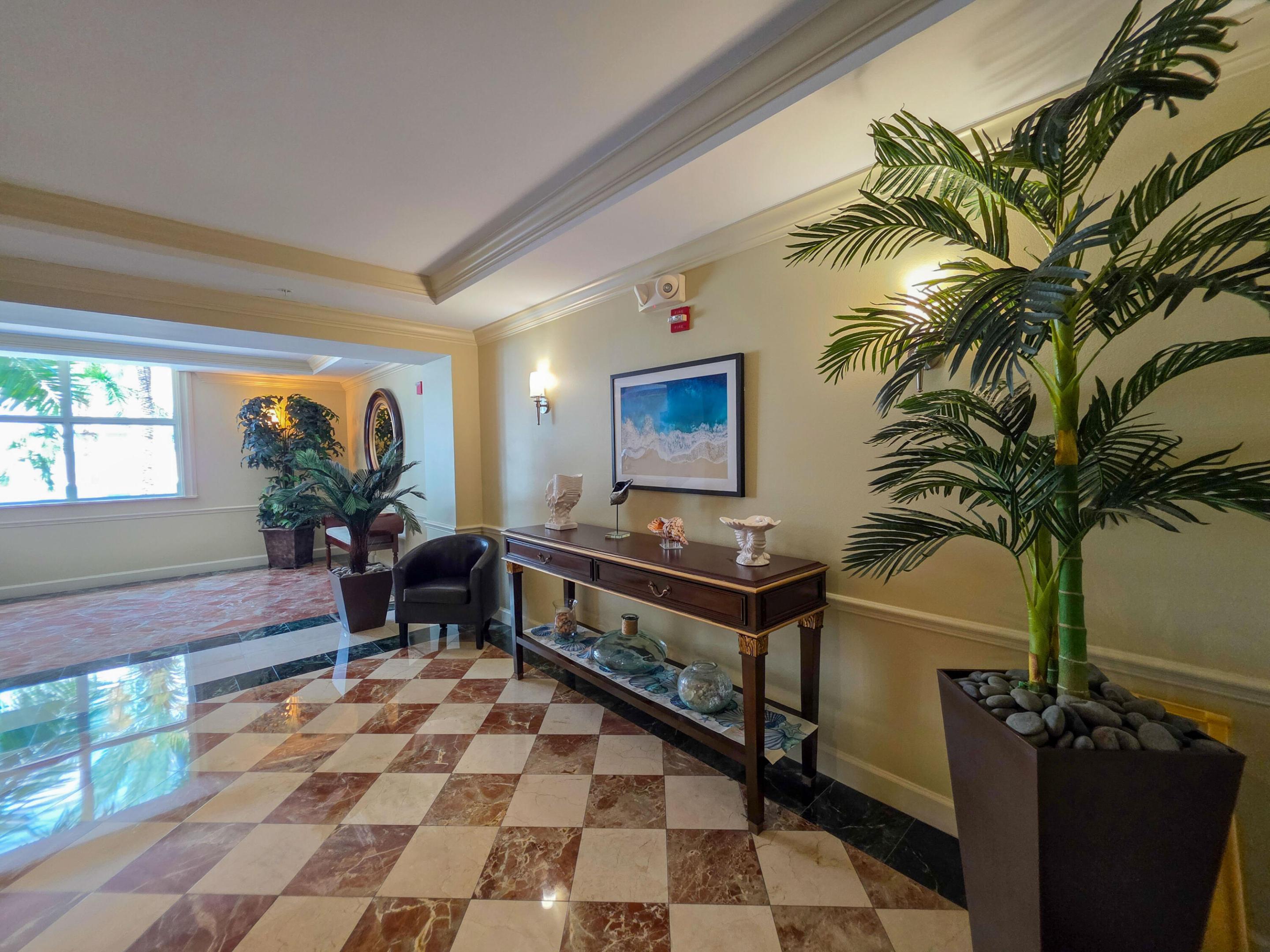 806 E Windward #323, Lantana FL 33462