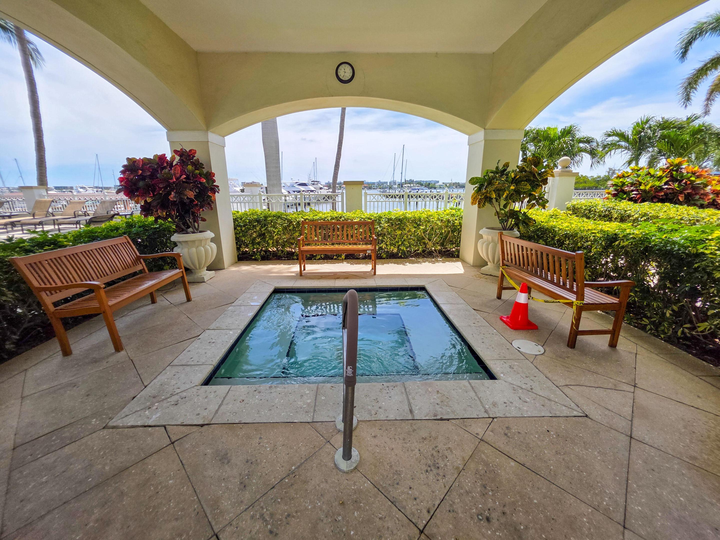 806 E Windward #323, Lantana FL 33462