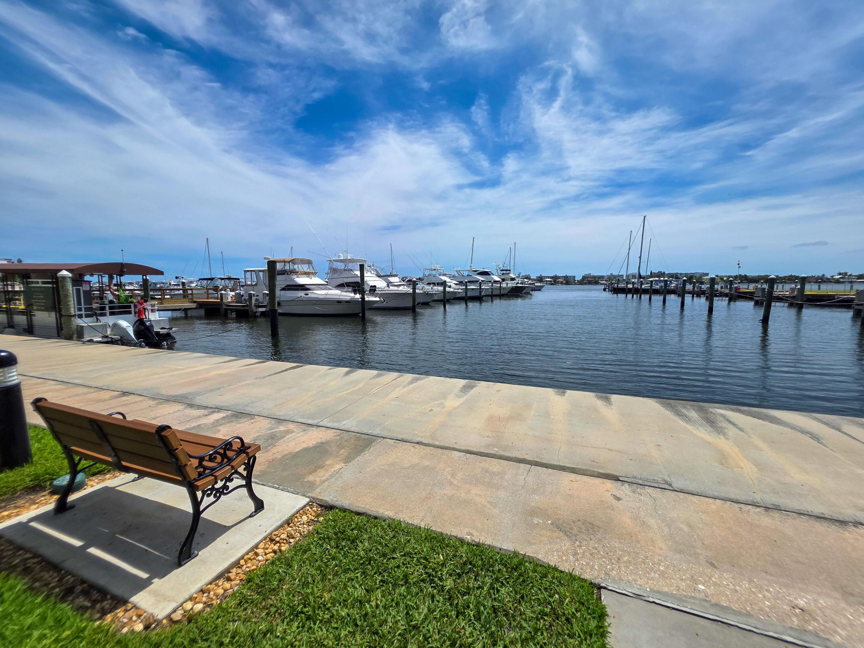 806 E Windward #323, Lantana FL 33462