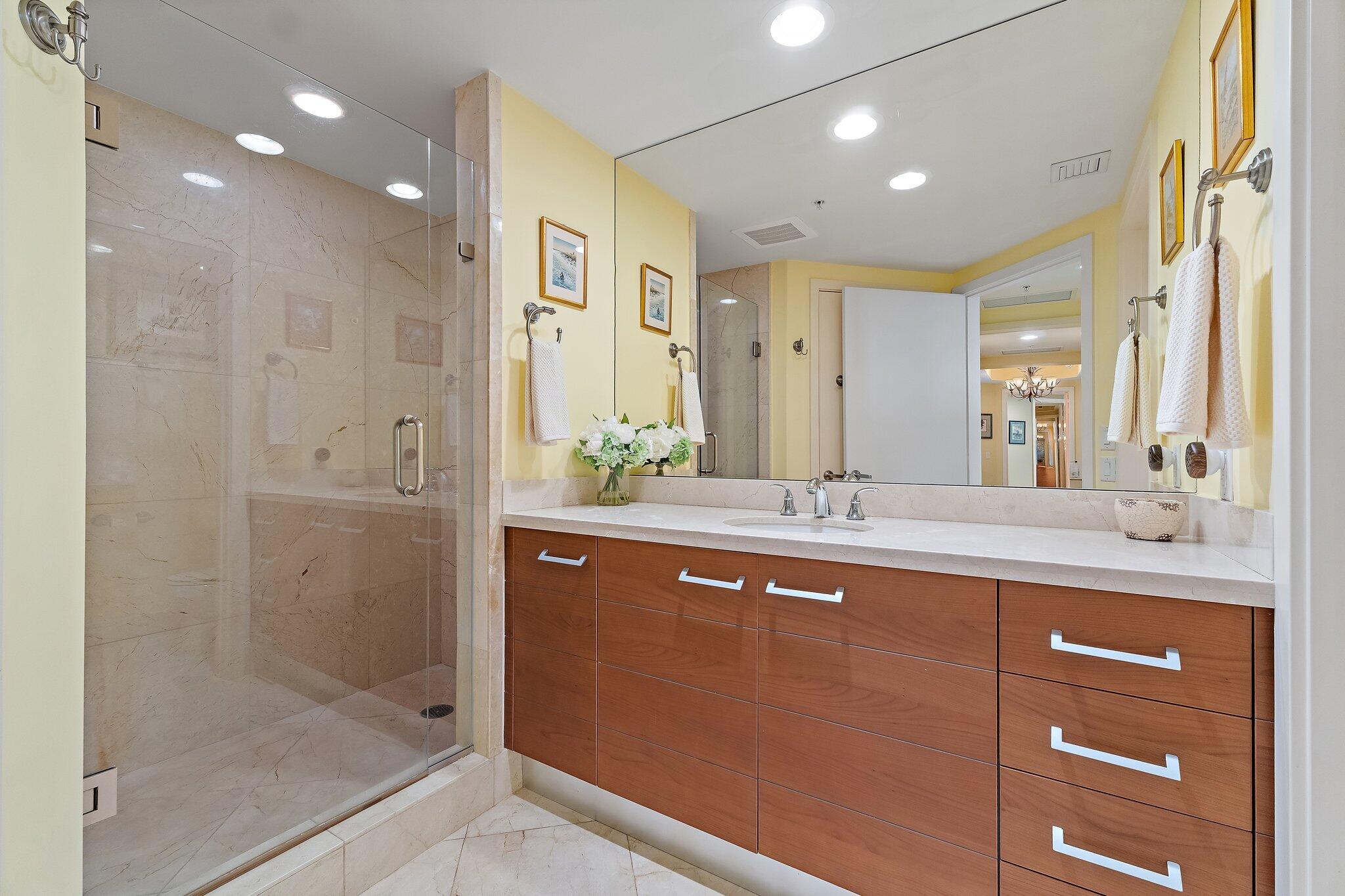 3620 Gardens #902b, Palm Beach Gardens FL 33410