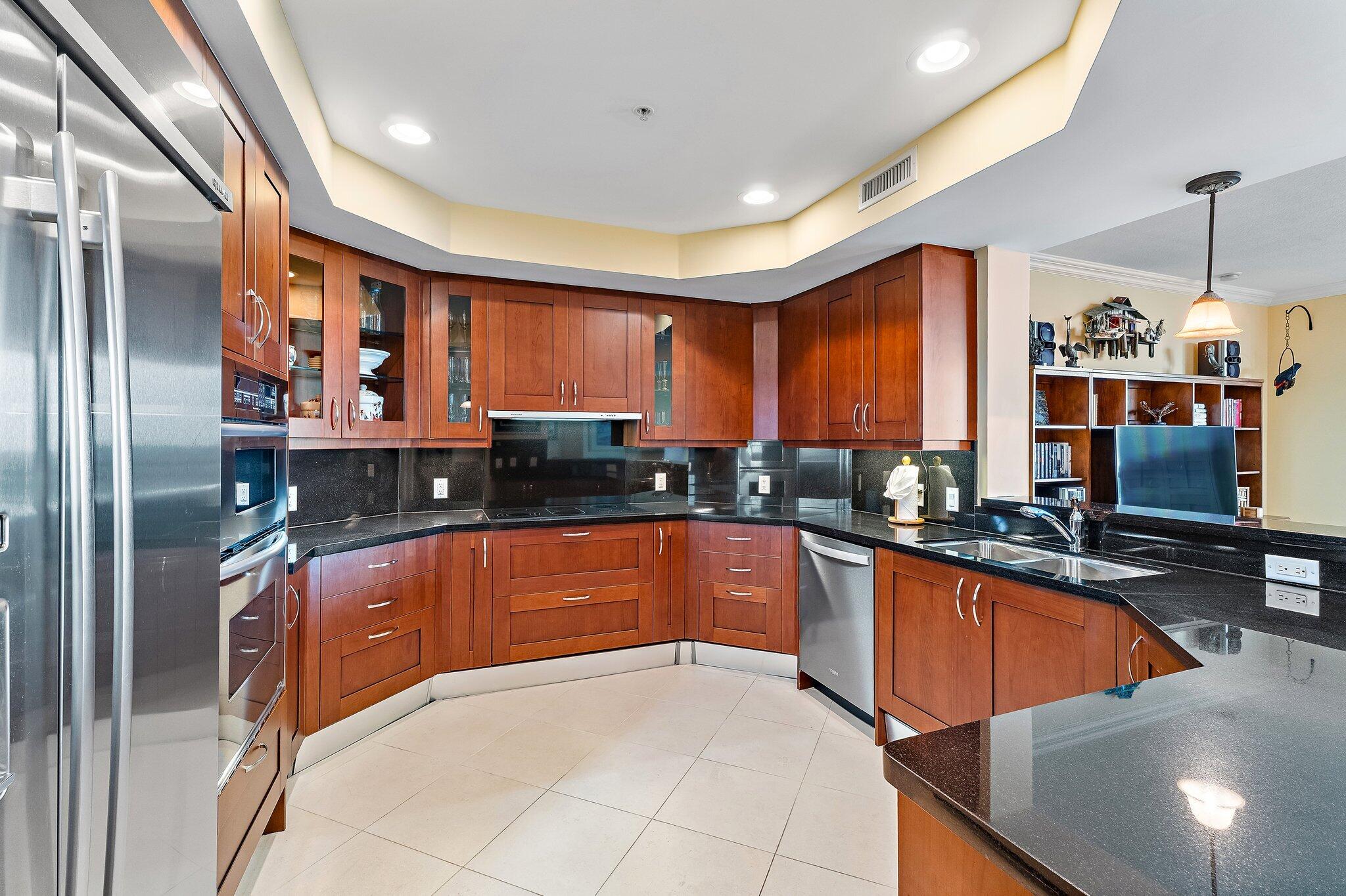 3620 Gardens #902b, Palm Beach Gardens FL 33410
