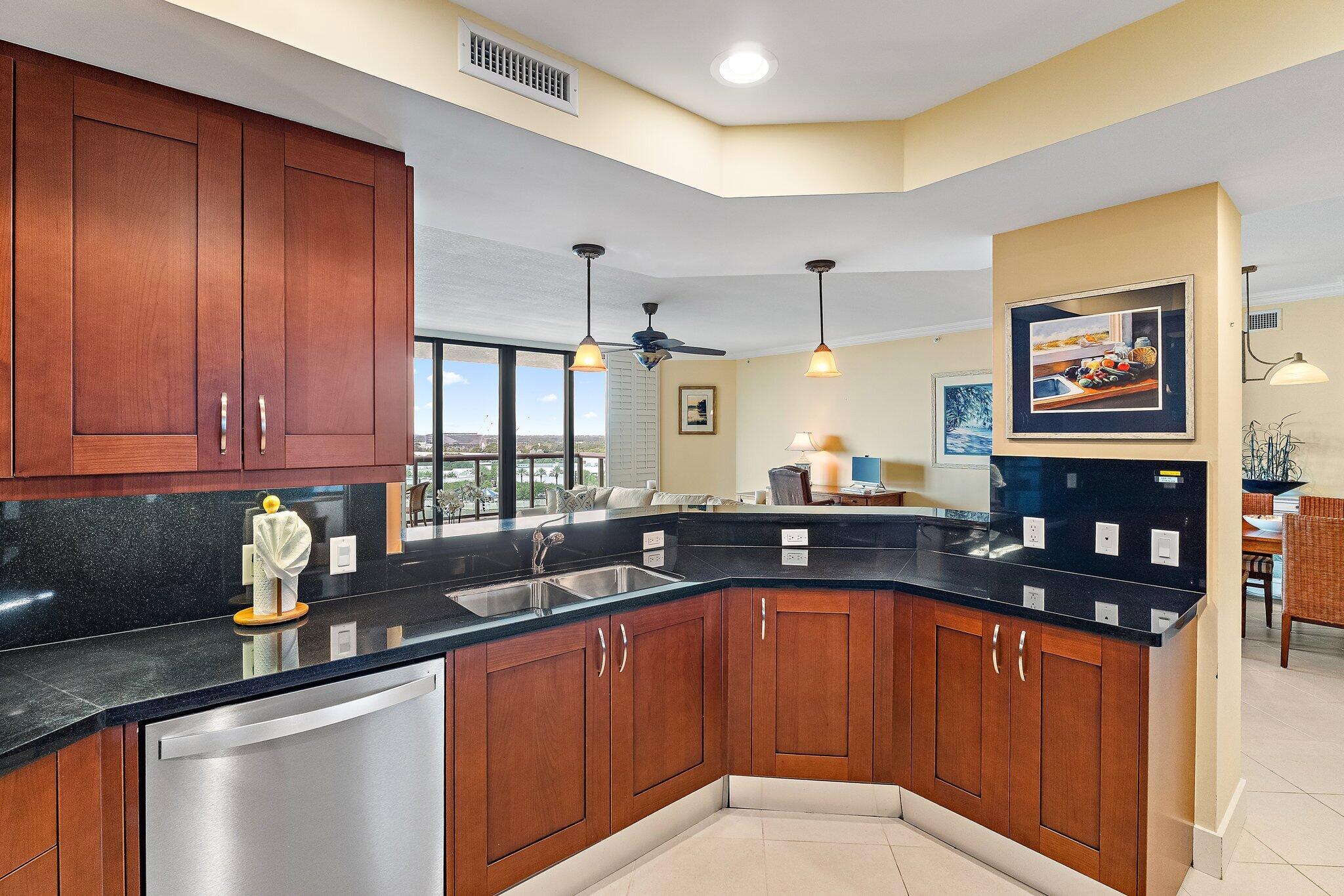 3620 Gardens #902b, Palm Beach Gardens FL 33410