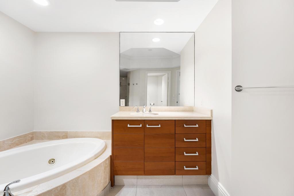 3610 Gardens #502a, Palm Beach Gardens FL 33410