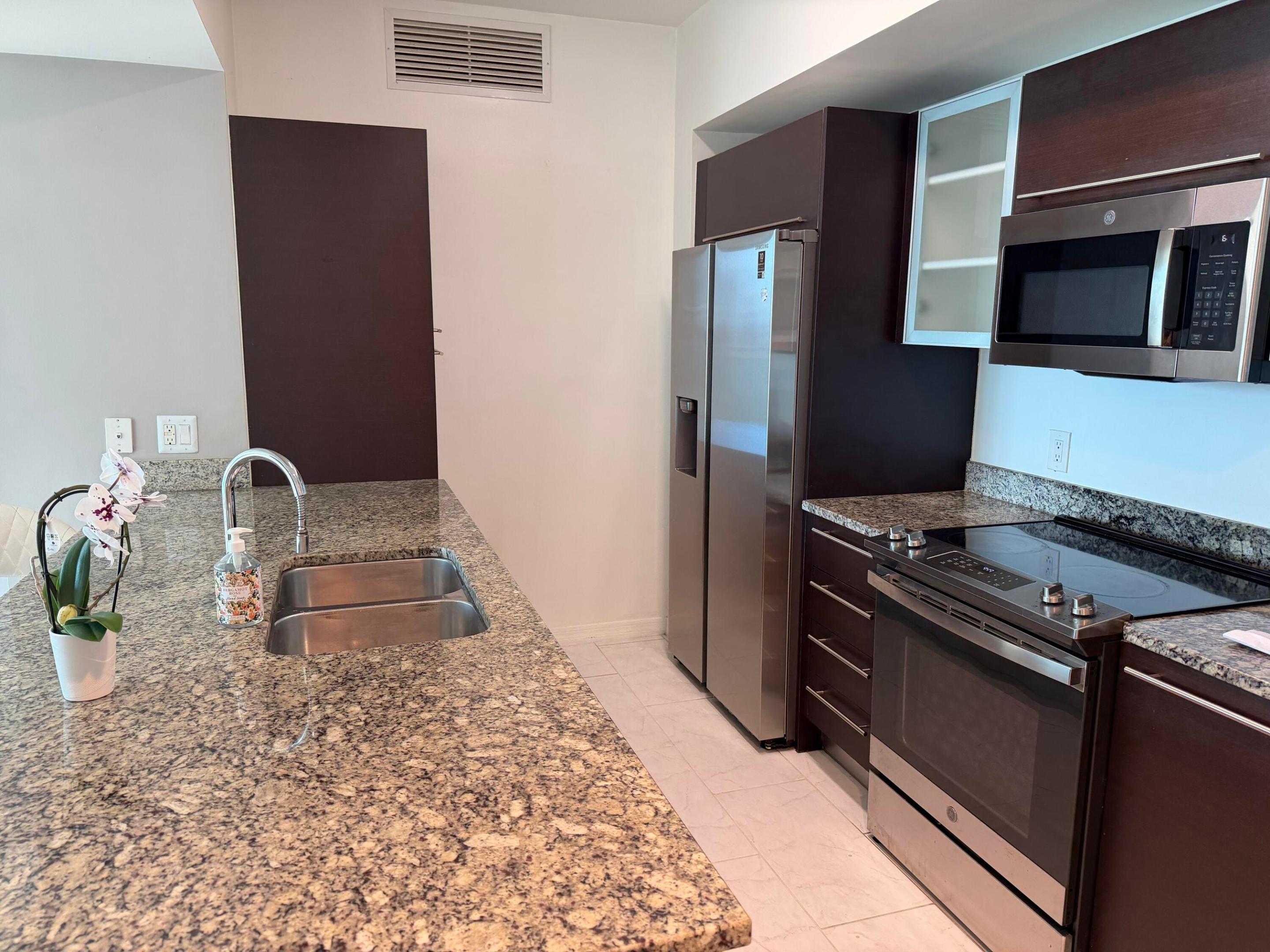 951 Brickell #3611, Miami FL 33131