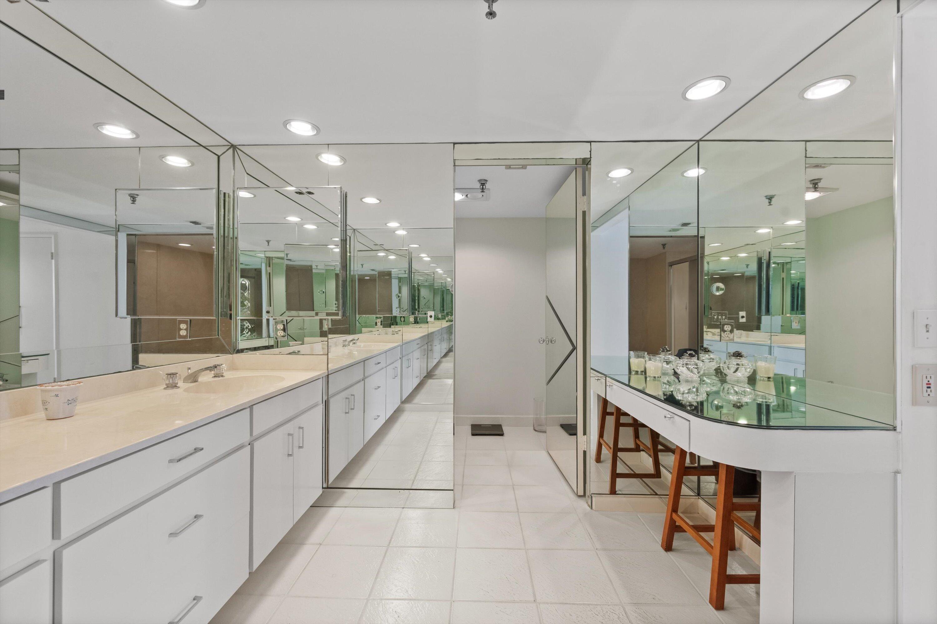 2580 S Ocean #1a1, Palm Beach FL 33480