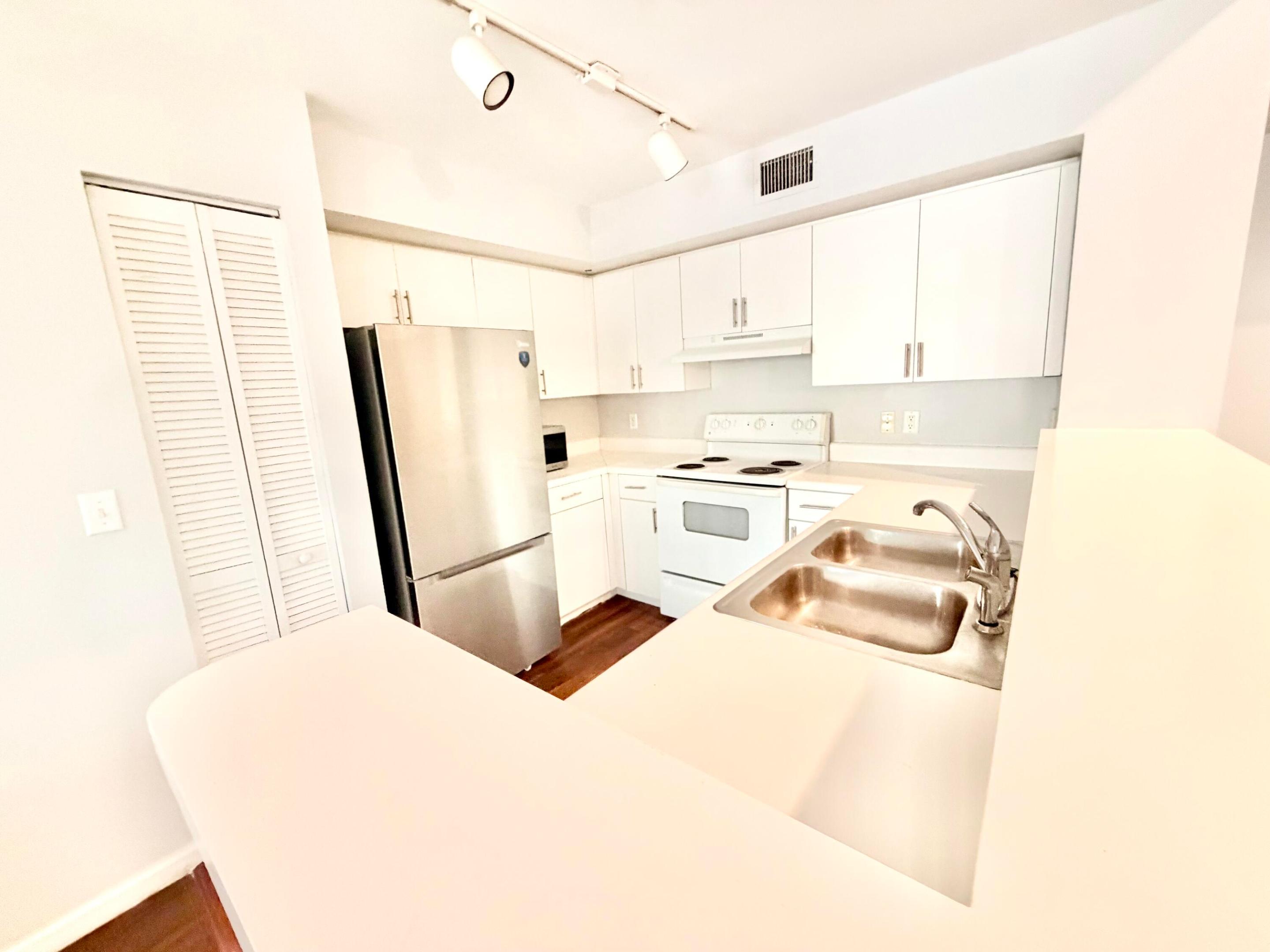 4856 N State Rd 7 #1207, Coconut Creek FL 33073