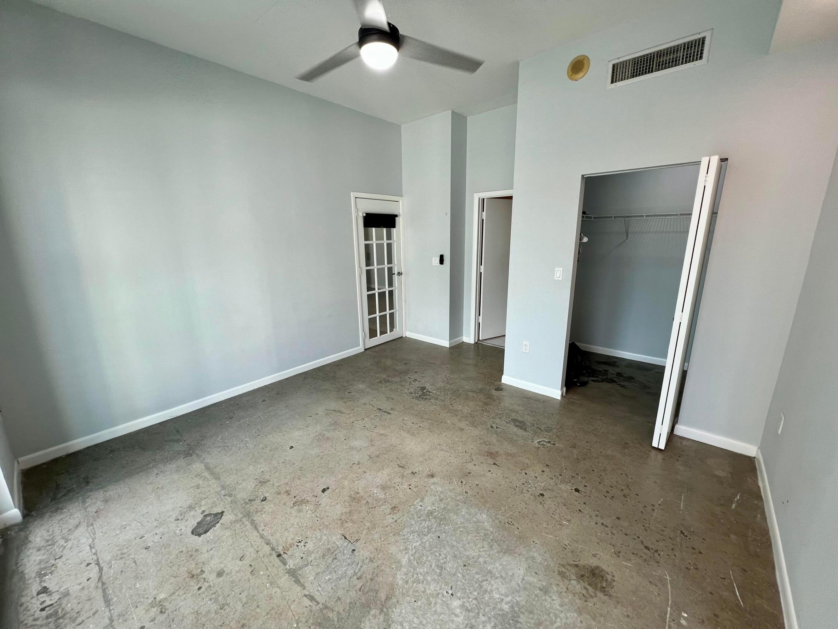 133 NE 2nd #1006, Miami FL 33132