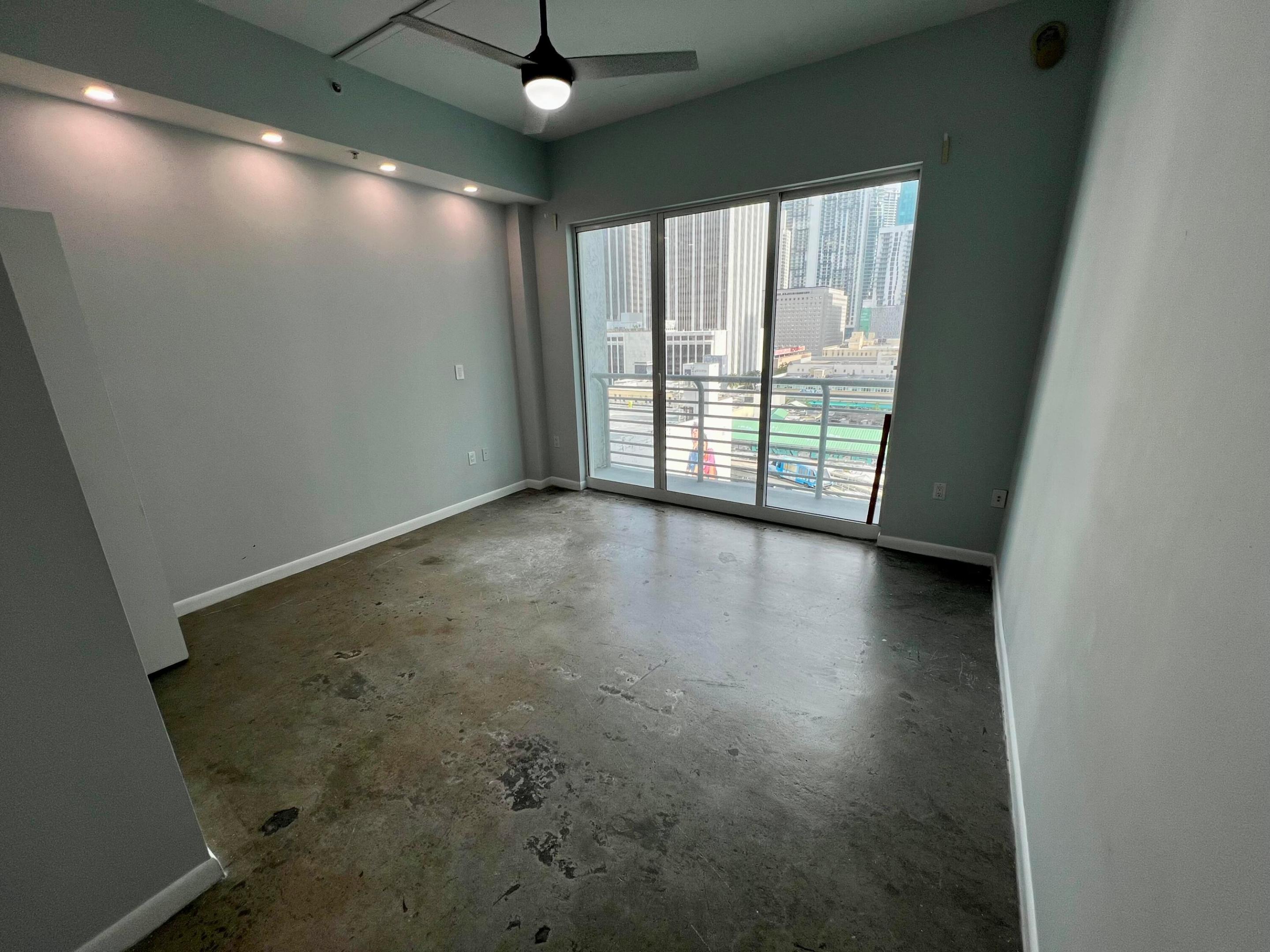 133 NE 2nd #1006, Miami FL 33132