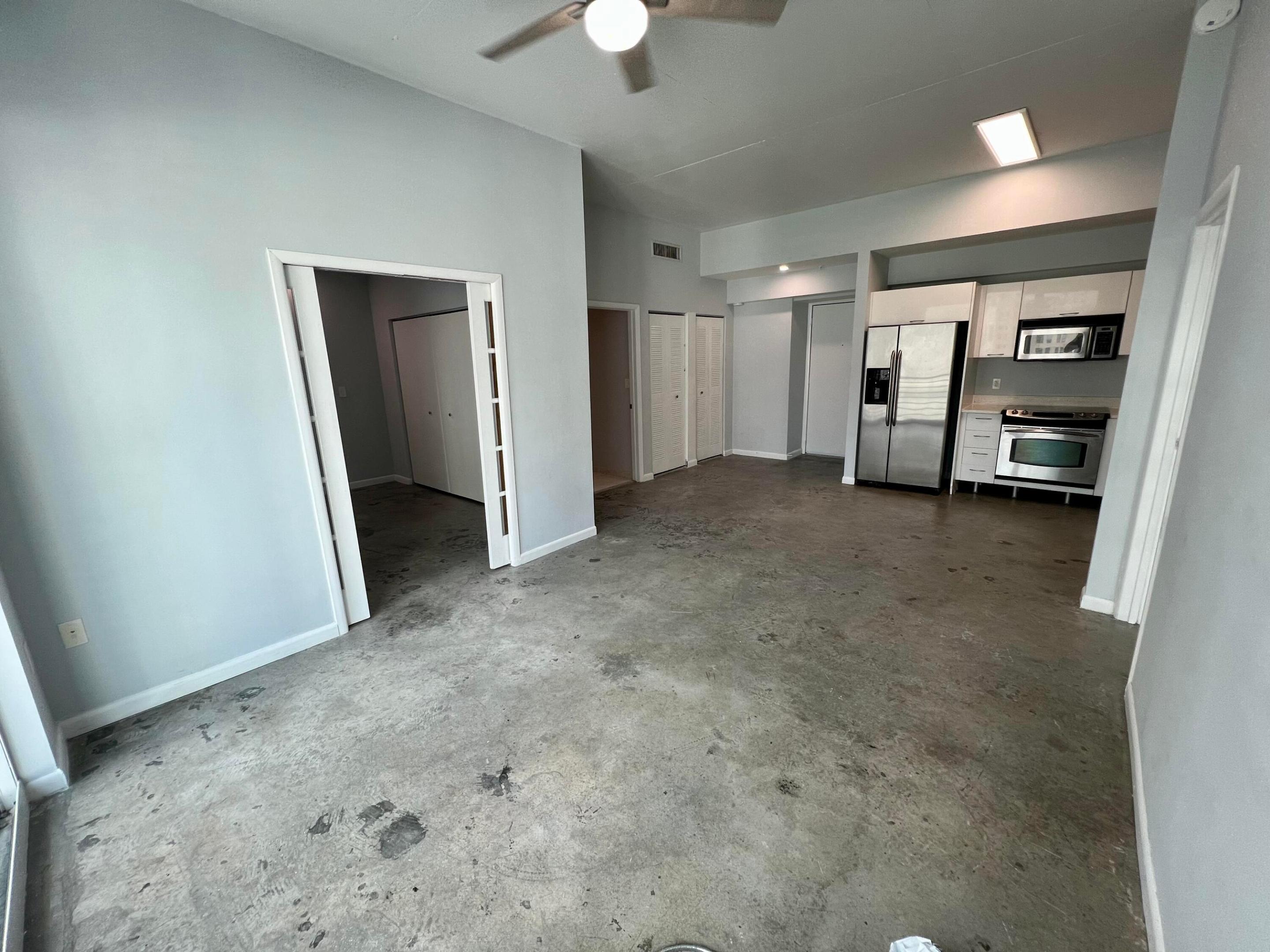 133 NE 2nd #1006, Miami FL 33132