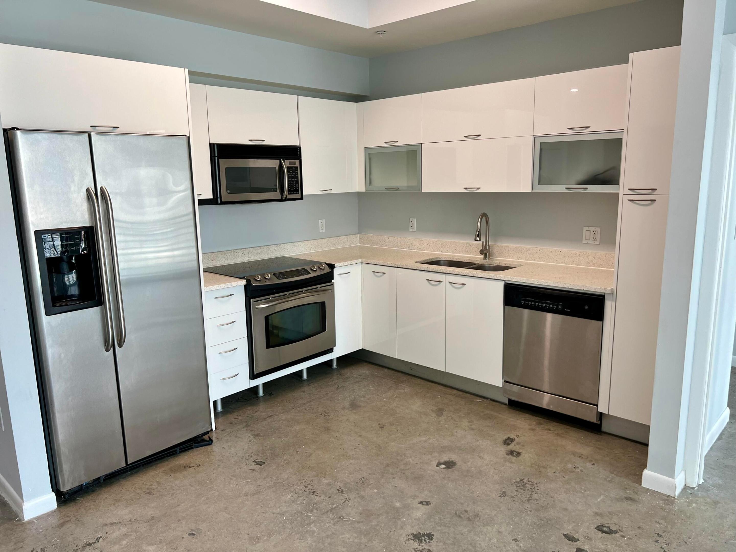 133 NE 2nd #1006, Miami FL 33132