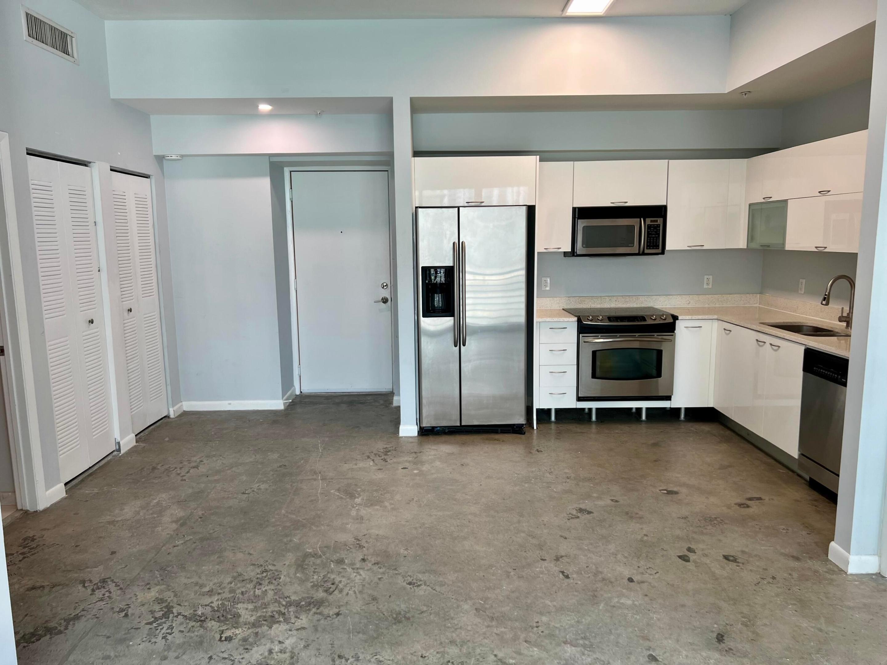 133 NE 2nd #1006, Miami FL 33132