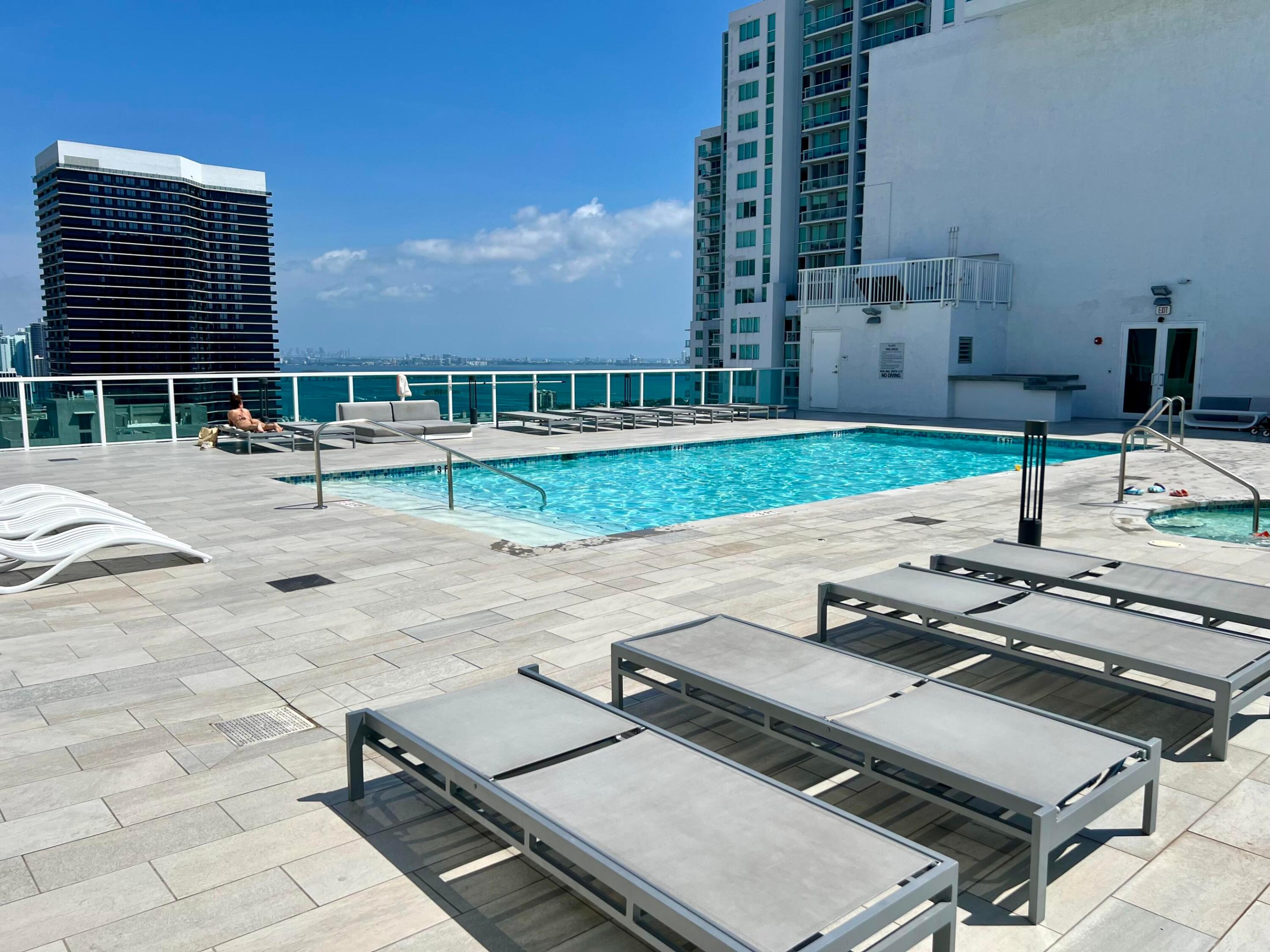 133 NE 2nd #1006, Miami FL 33132