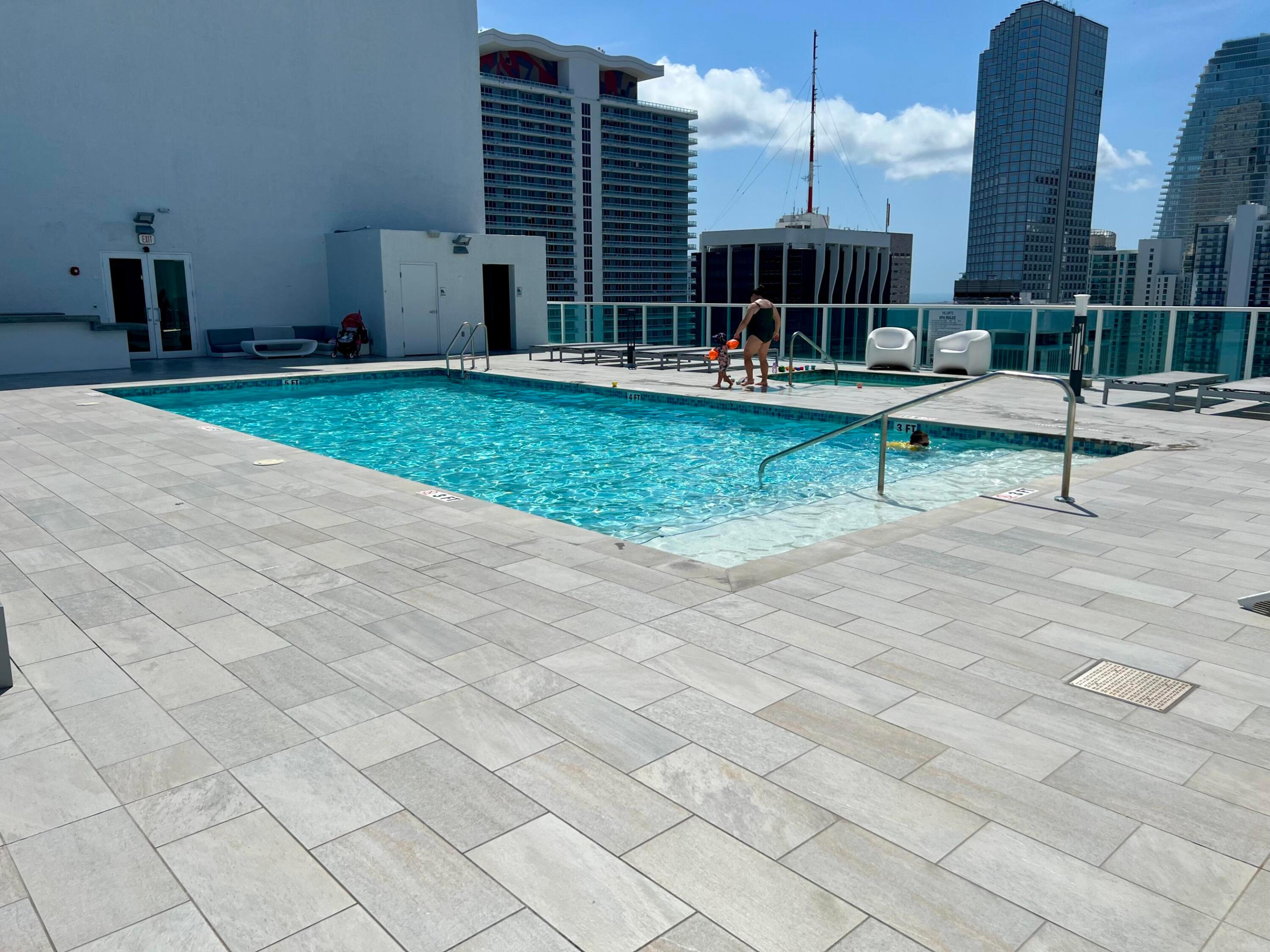 133 NE 2nd #1006, Miami FL 33132
