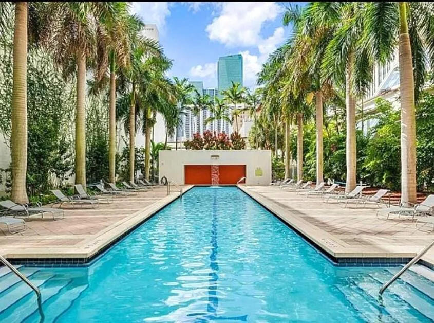 133 NE 2nd #1006, Miami FL 33132