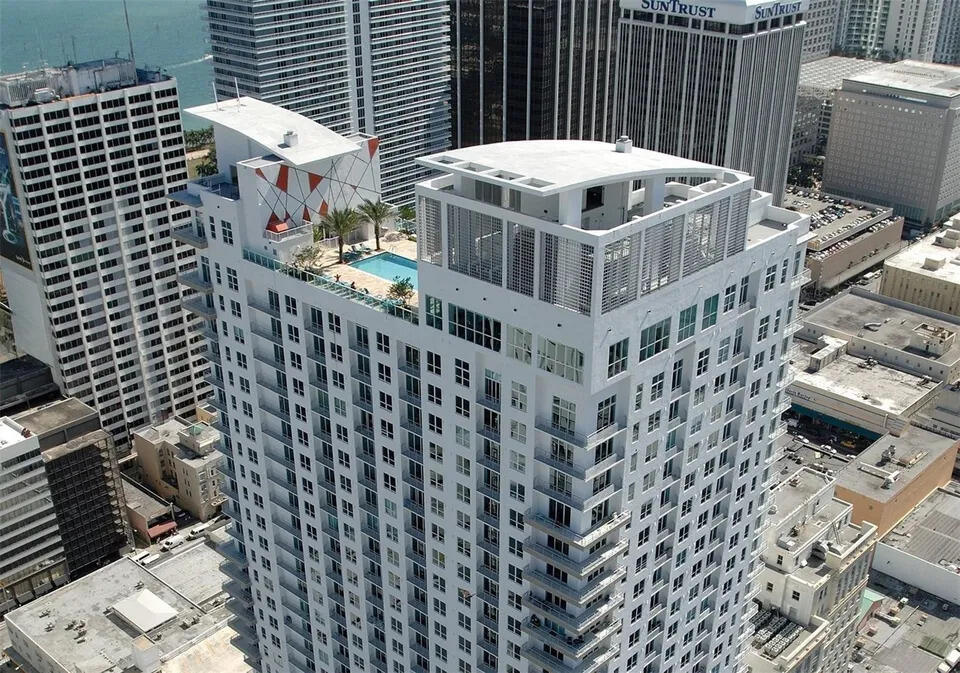 133 NE 2nd #1006, Miami FL 33132