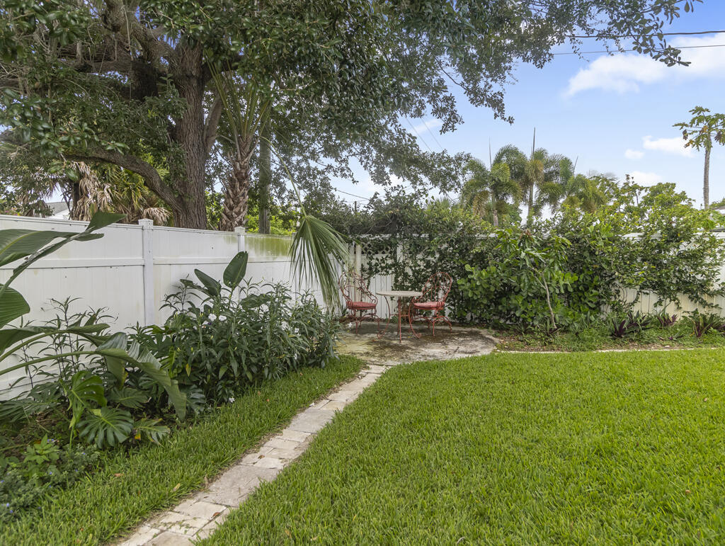 532 Foresteria, West Palm Beach FL 33403
