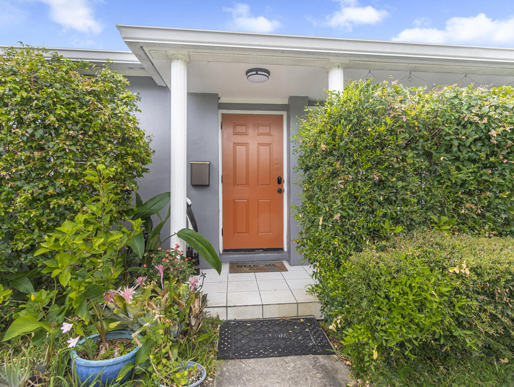 532 Foresteria, West Palm Beach FL 33403