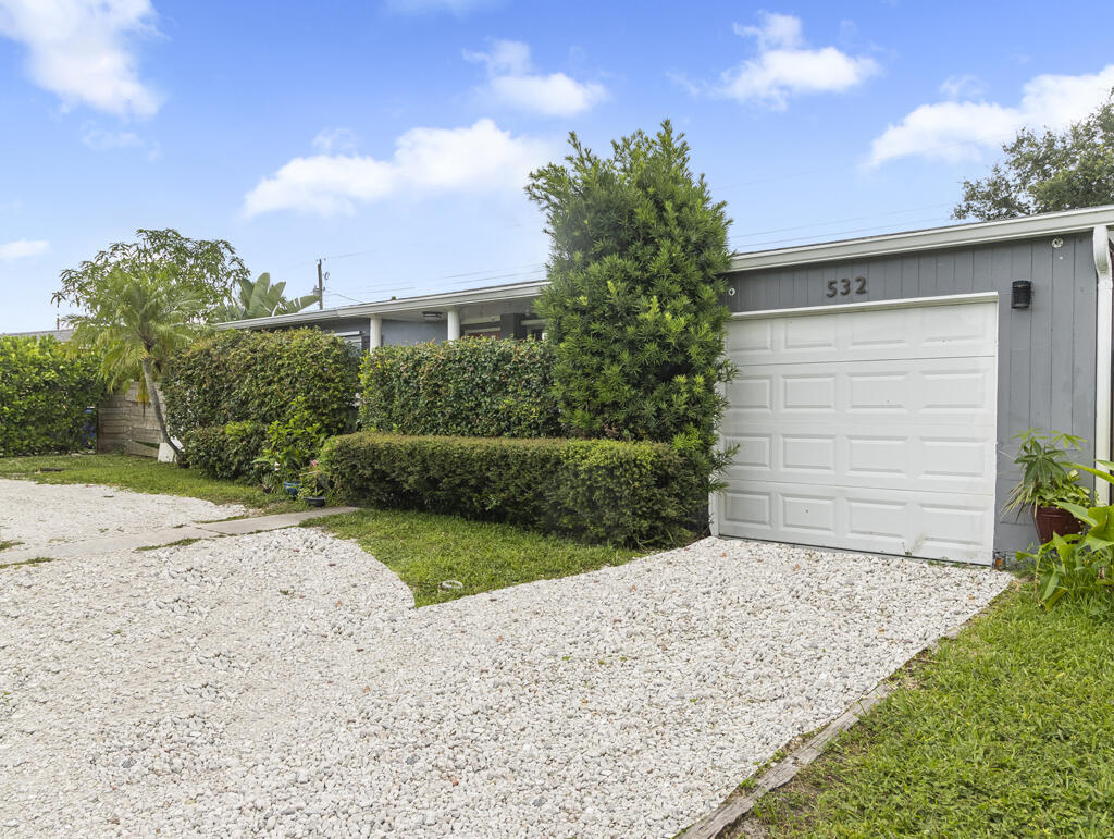 532 Foresteria, West Palm Beach FL 33403