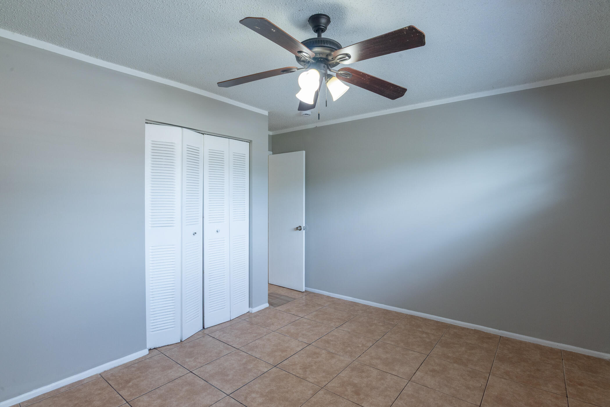 1218 Giller, Mangonia Park FL 33407