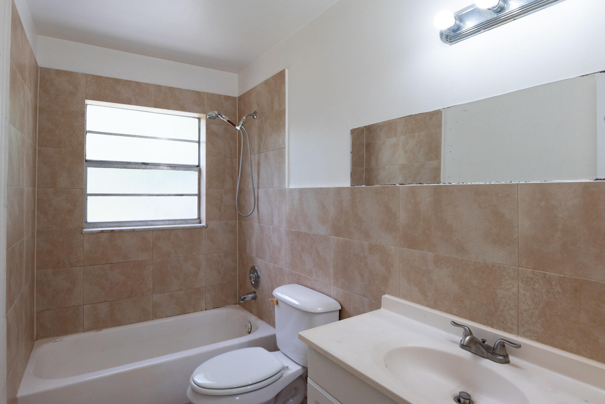 1218 Giller, Mangonia Park FL 33407