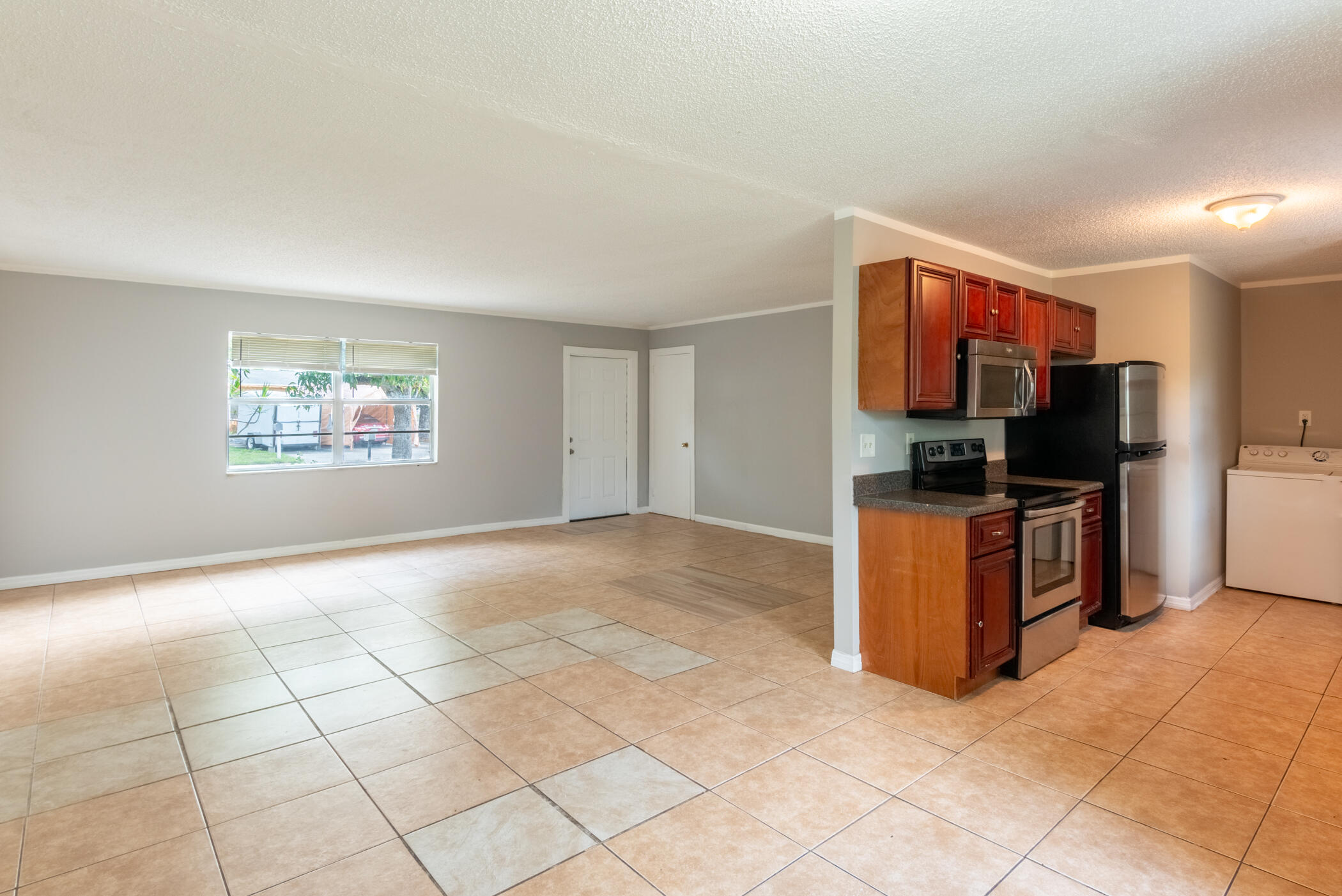 1218 Giller, Mangonia Park FL 33407