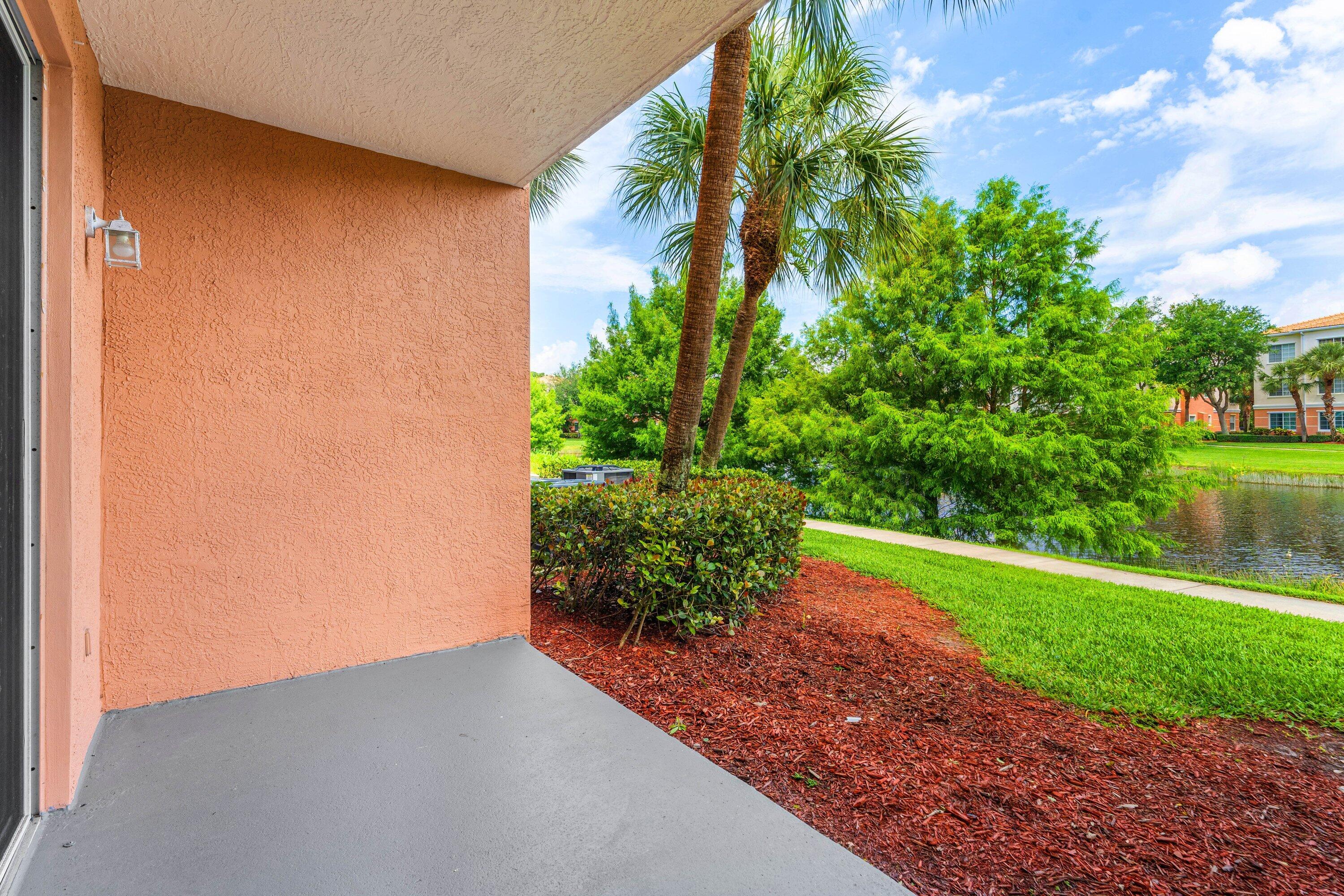 10106 W Myrtlewood Cir, Palm Beach Gardens FL 33418