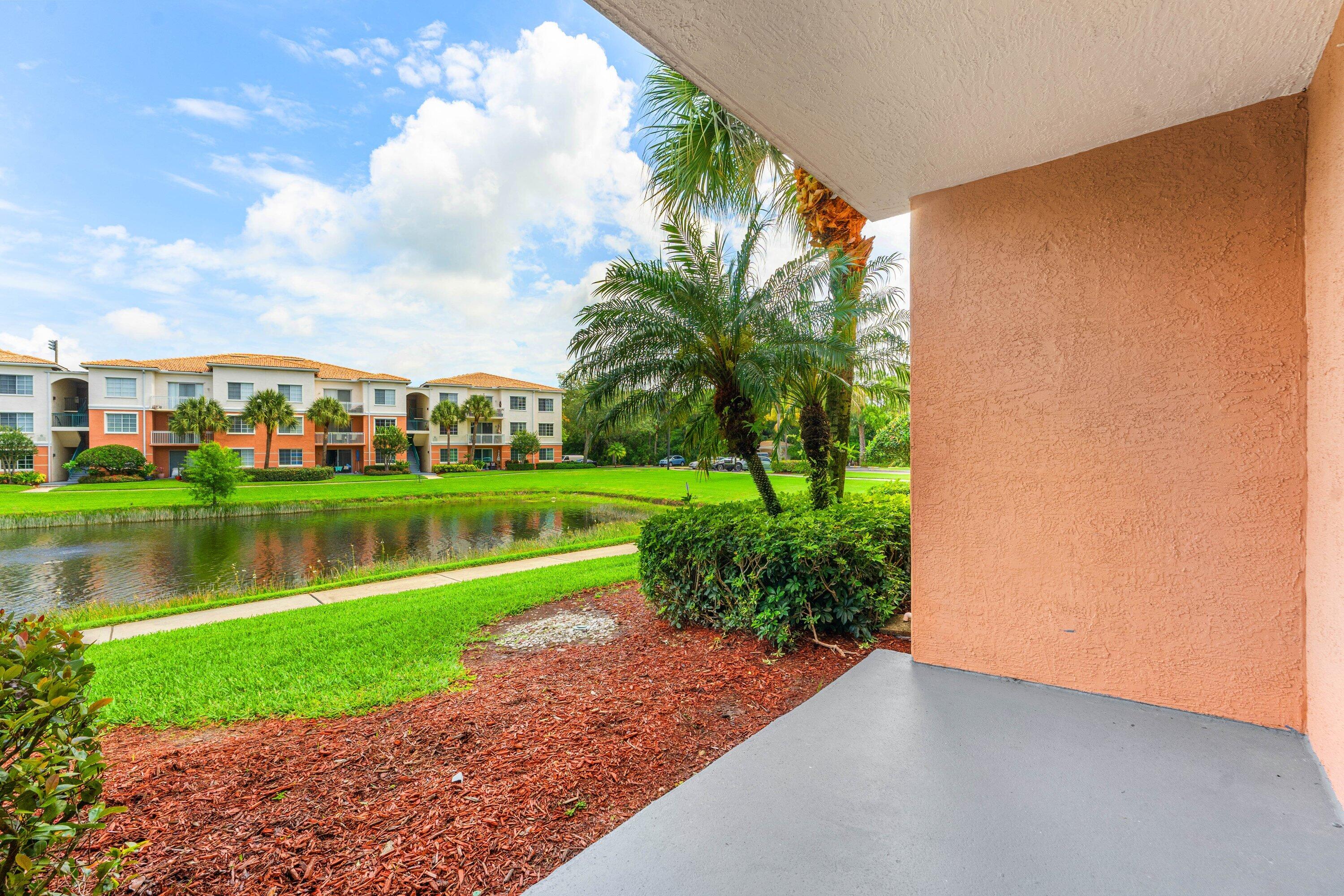 10106 W Myrtlewood Cir, Palm Beach Gardens FL 33418