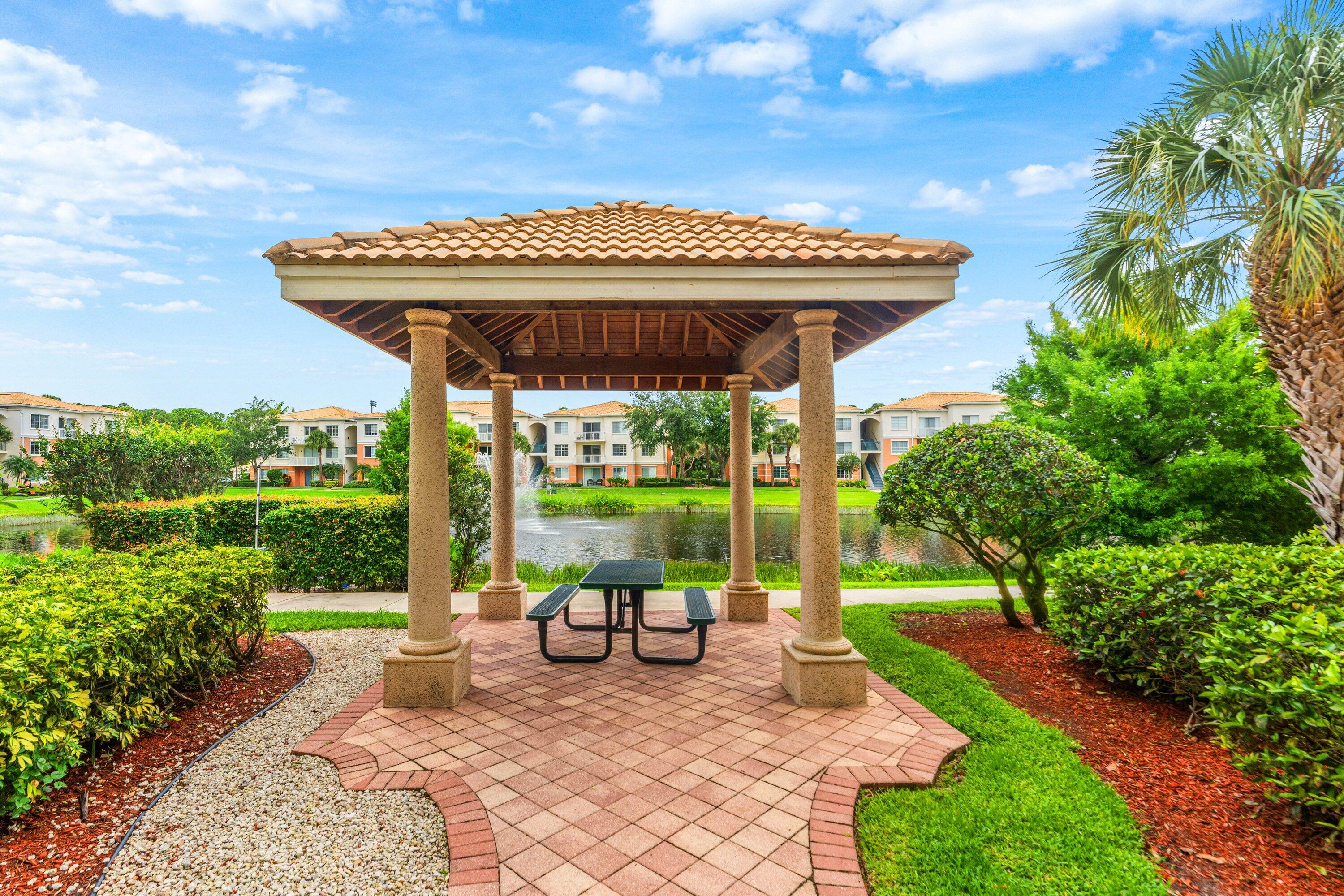 10106 W Myrtlewood Cir, Palm Beach Gardens FL 33418