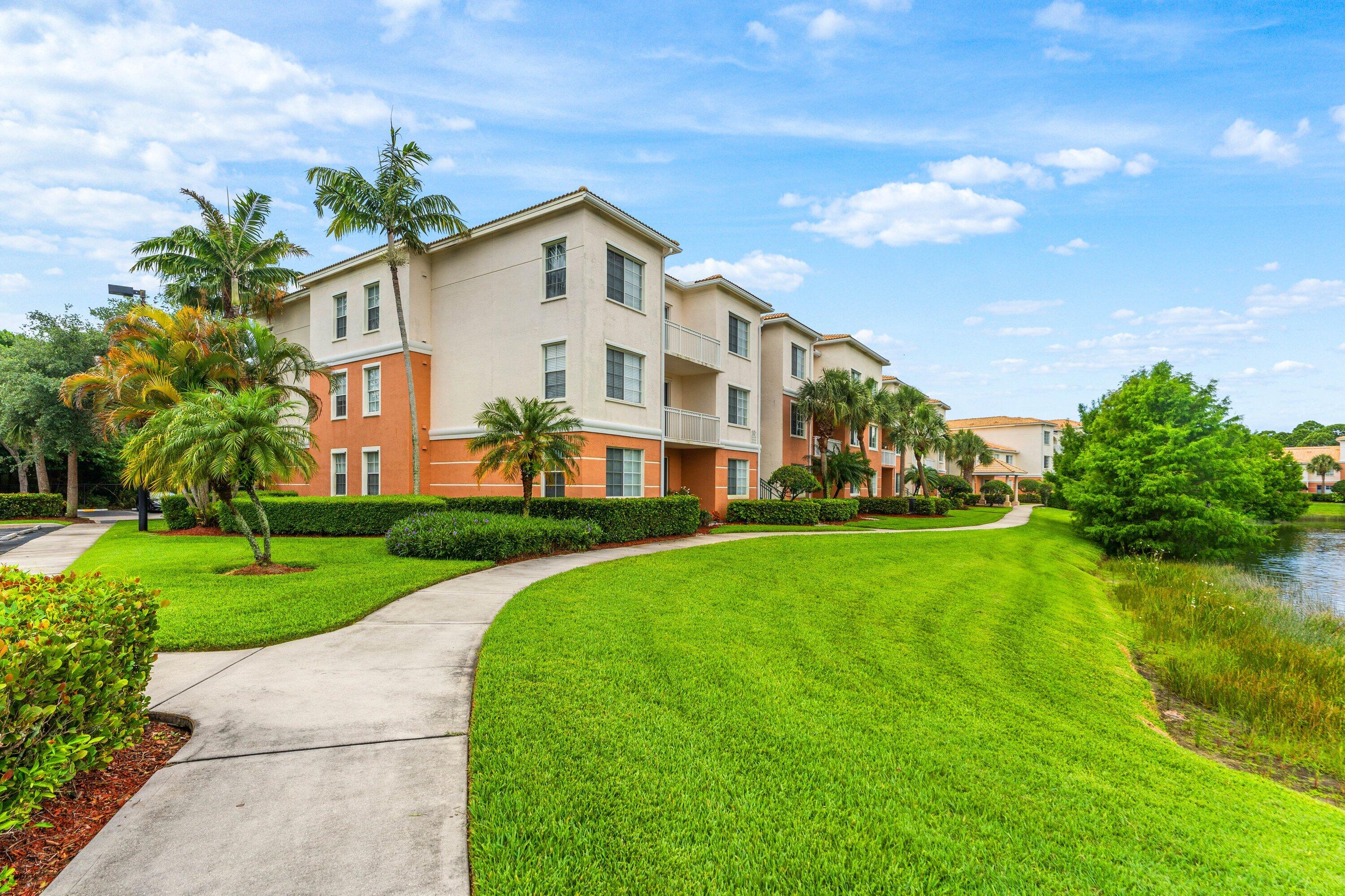 10106 W Myrtlewood Cir, Palm Beach Gardens FL 33418