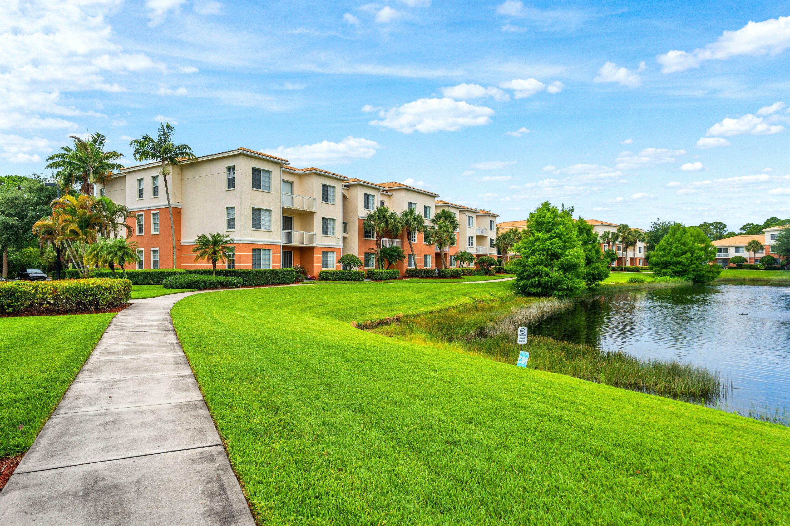 10106 W Myrtlewood Cir, Palm Beach Gardens FL 33418