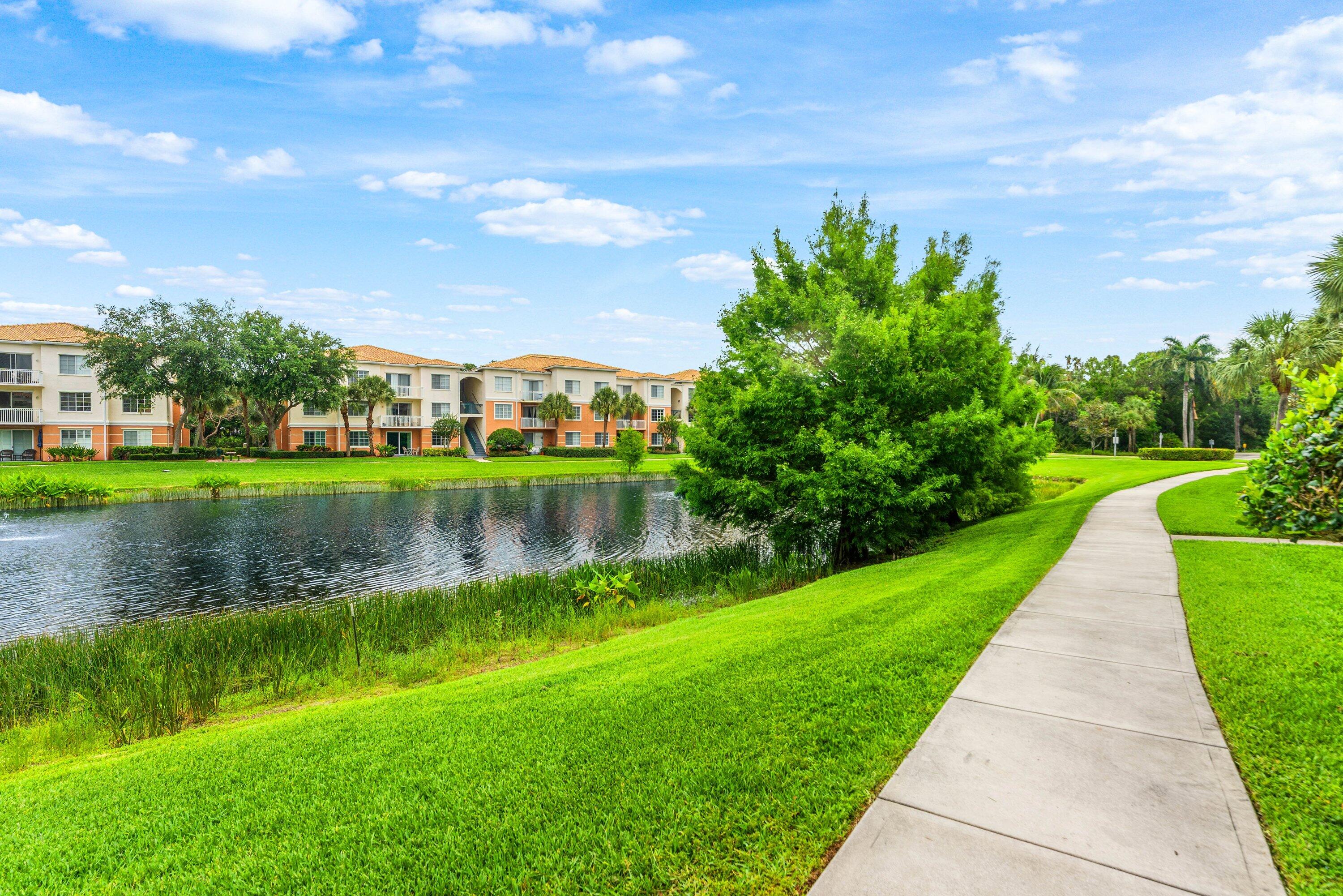 10106 W Myrtlewood Cir, Palm Beach Gardens FL 33418