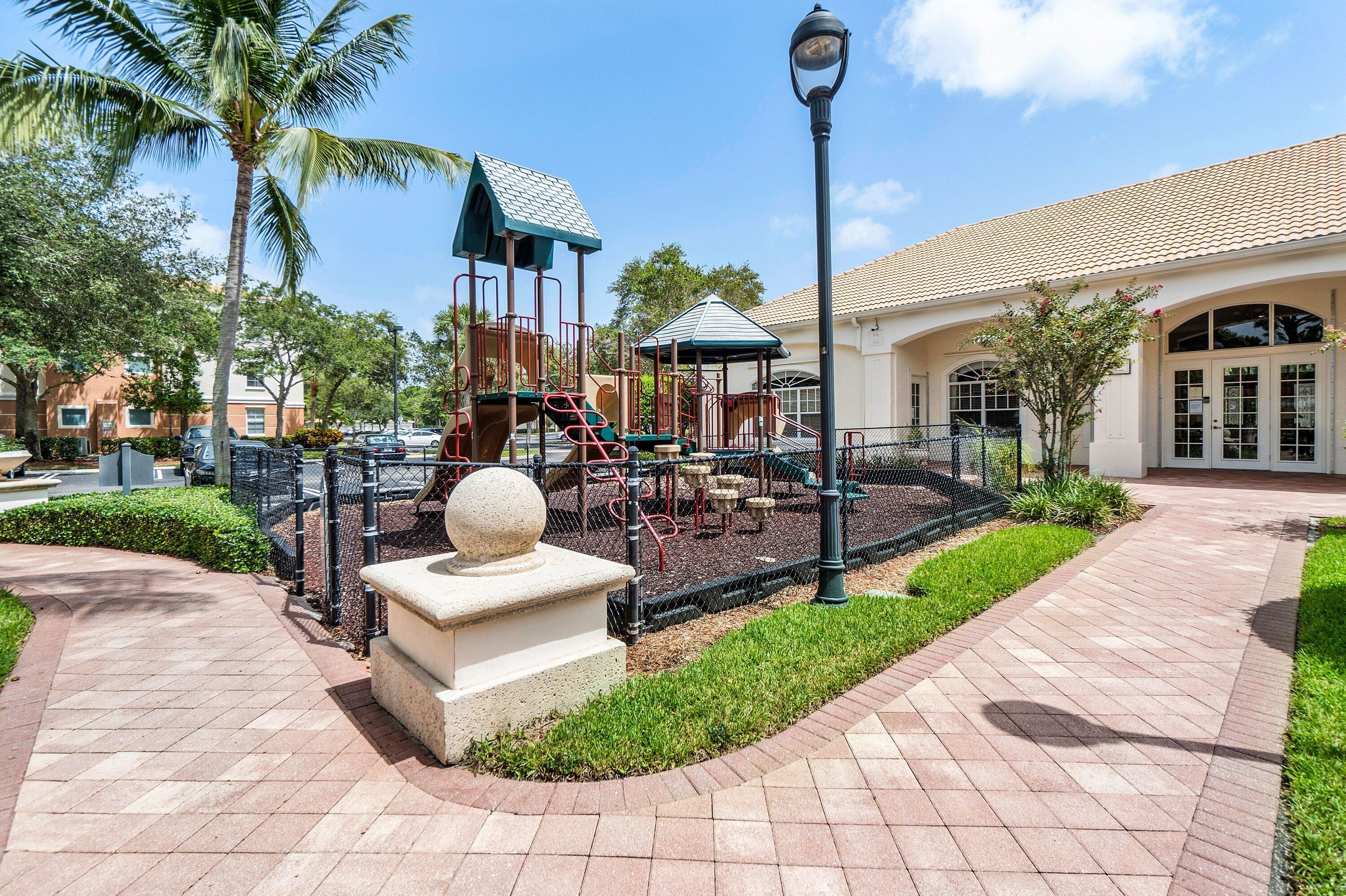 10106 W Myrtlewood Cir, Palm Beach Gardens FL 33418