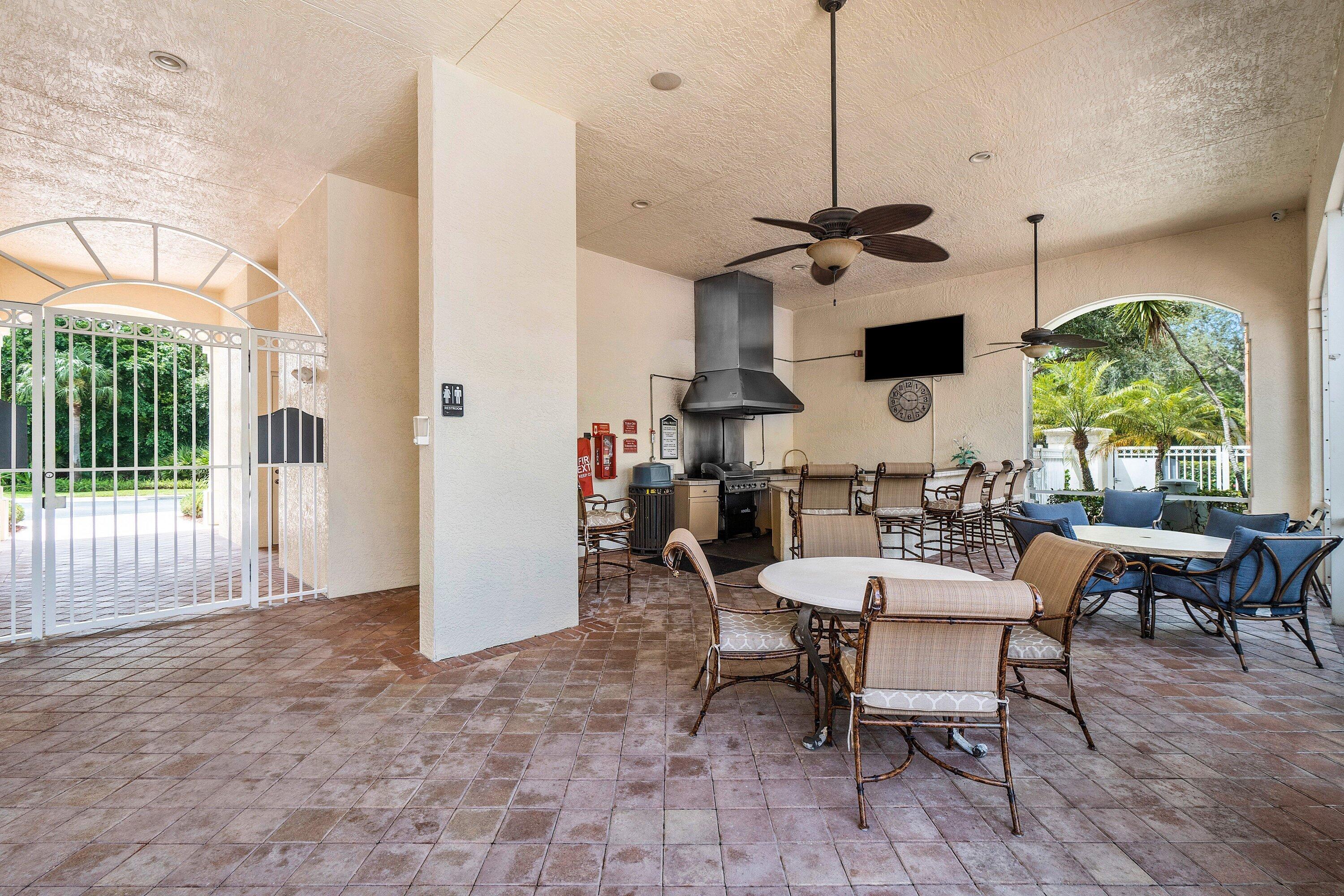 10106 W Myrtlewood Cir, Palm Beach Gardens FL 33418