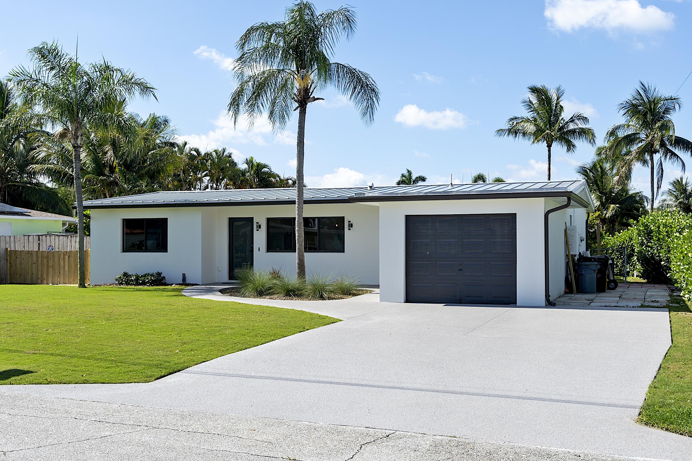 1510 Carandis, Lake Clarke Shores FL 33406