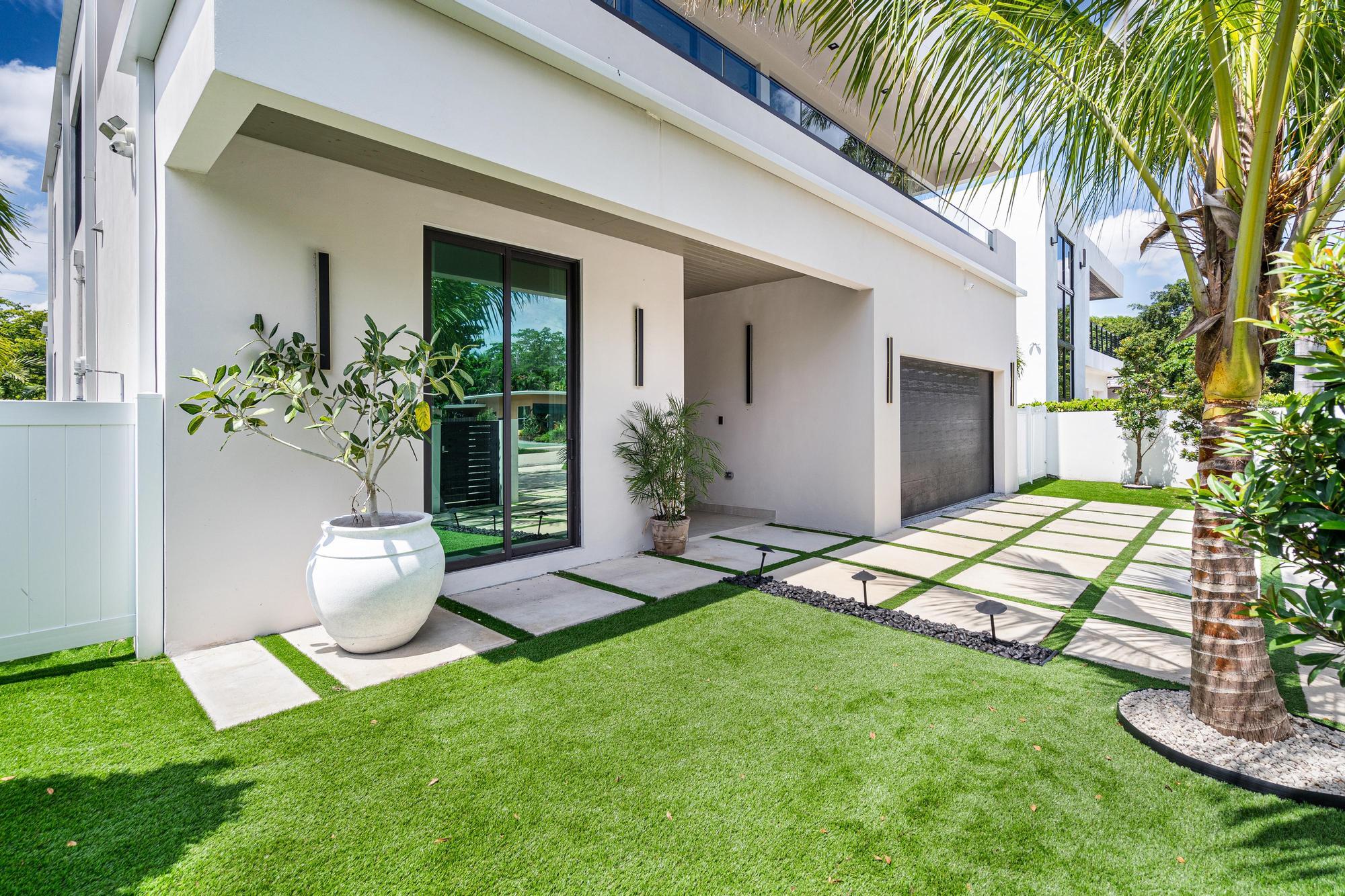 719 N Victoria Park, Fort Lauderdale FL 33304