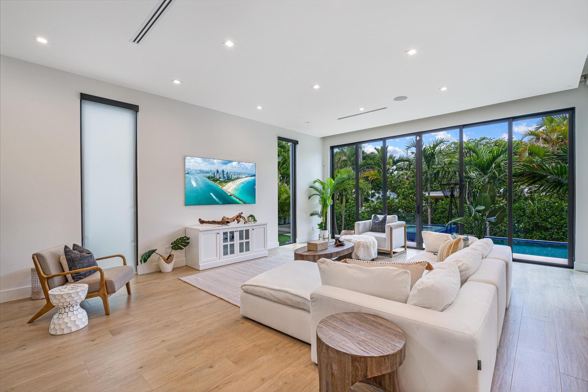 719 N Victoria Park, Fort Lauderdale FL 33304