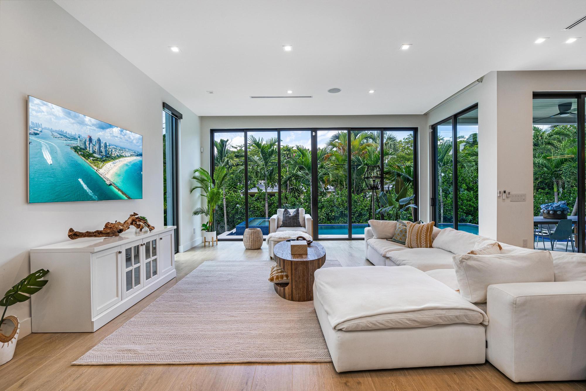 719 N Victoria Park, Fort Lauderdale FL 33304