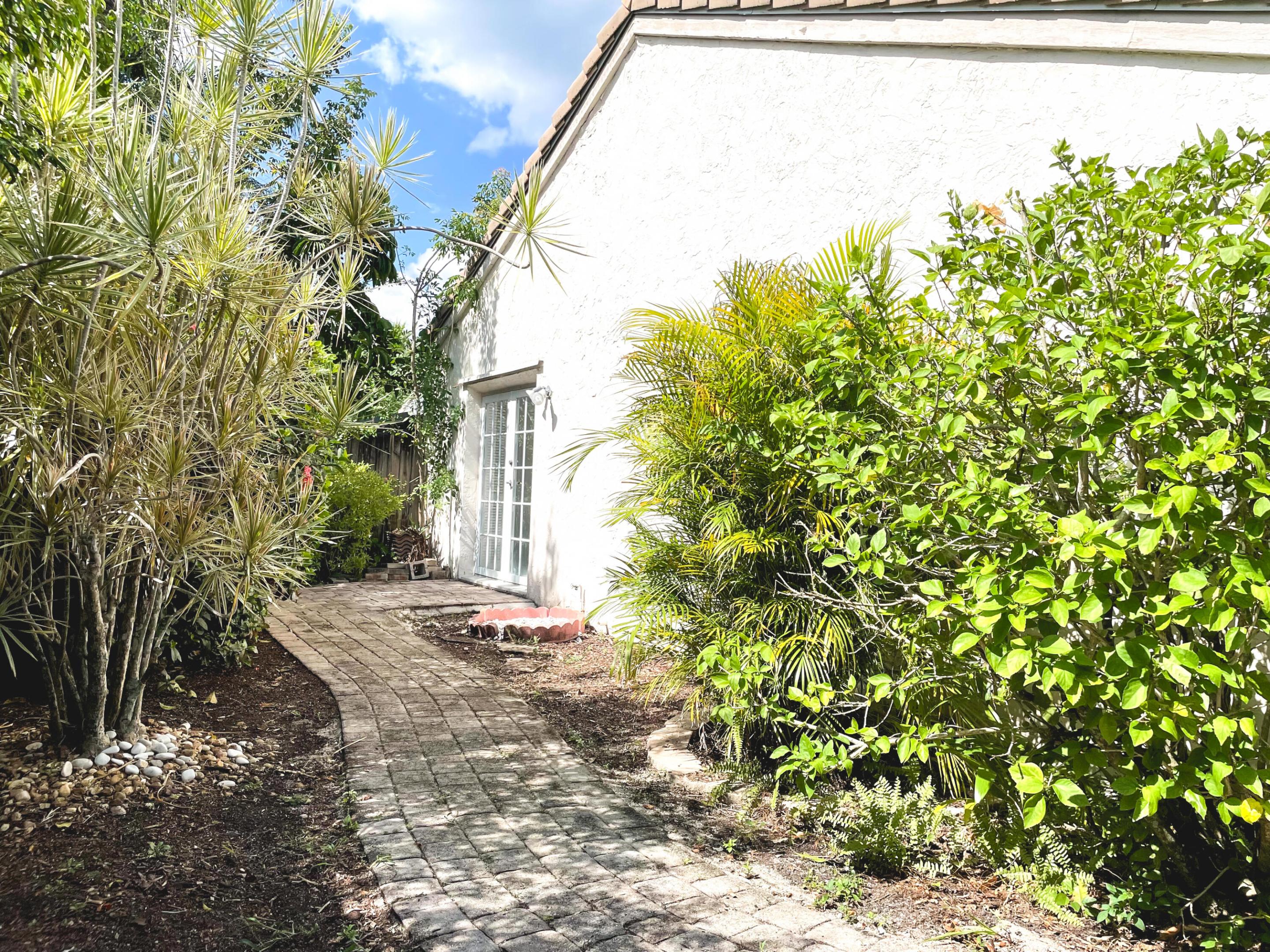 5851 Bristol, Davie FL 33331