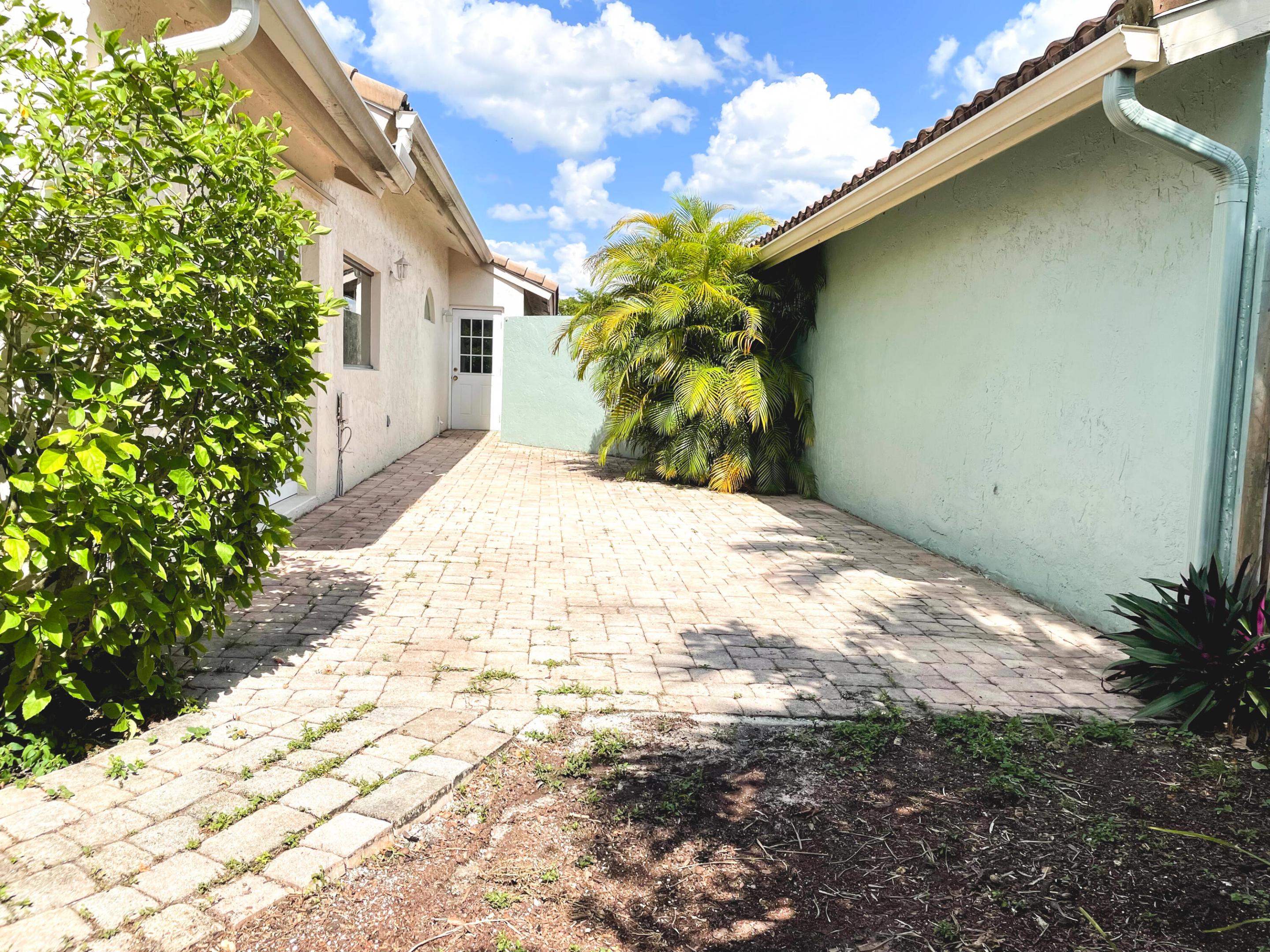 5851 Bristol, Davie FL 33331