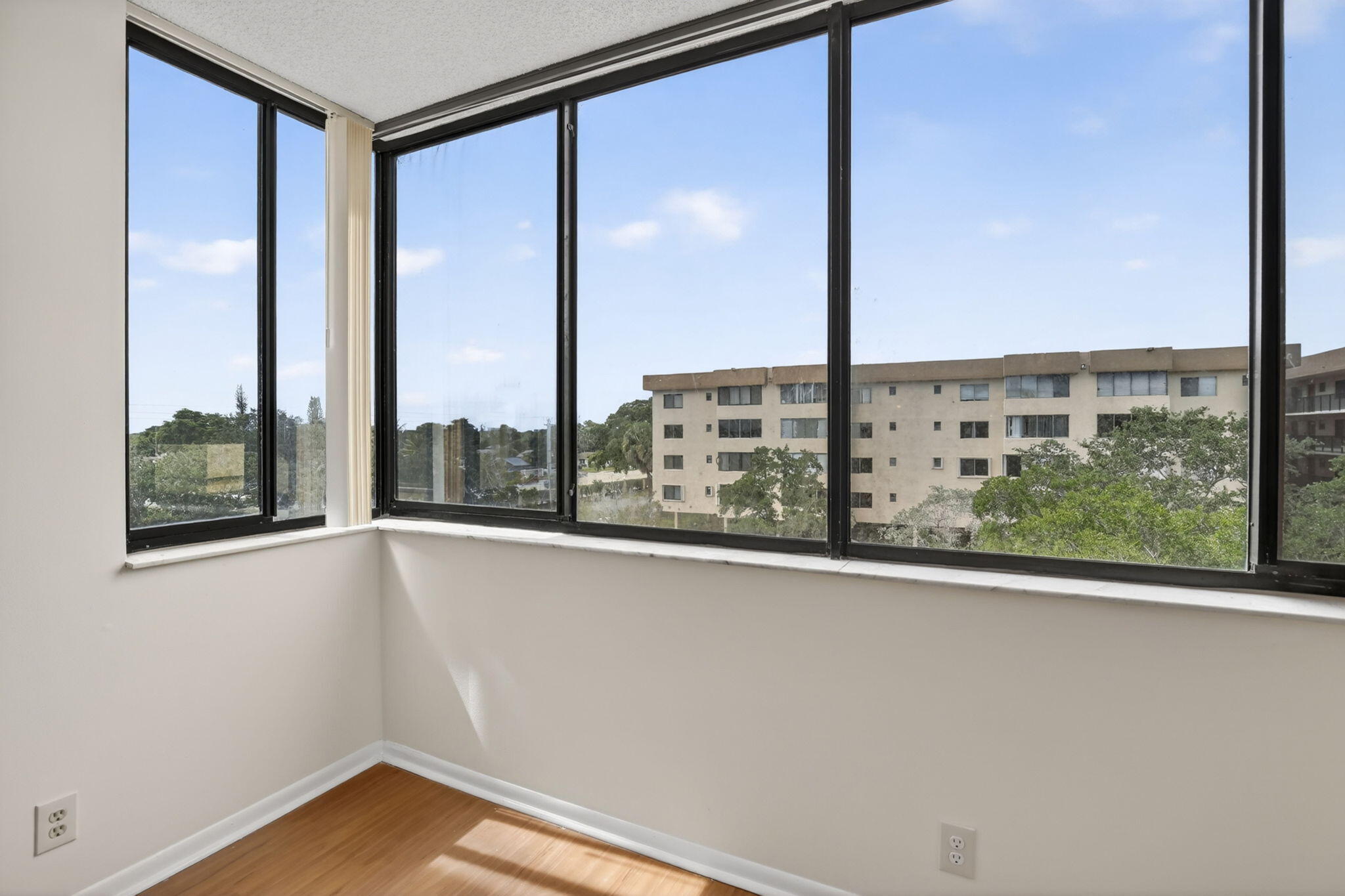 8030 Hampton #414, North Lauderdale FL 33068