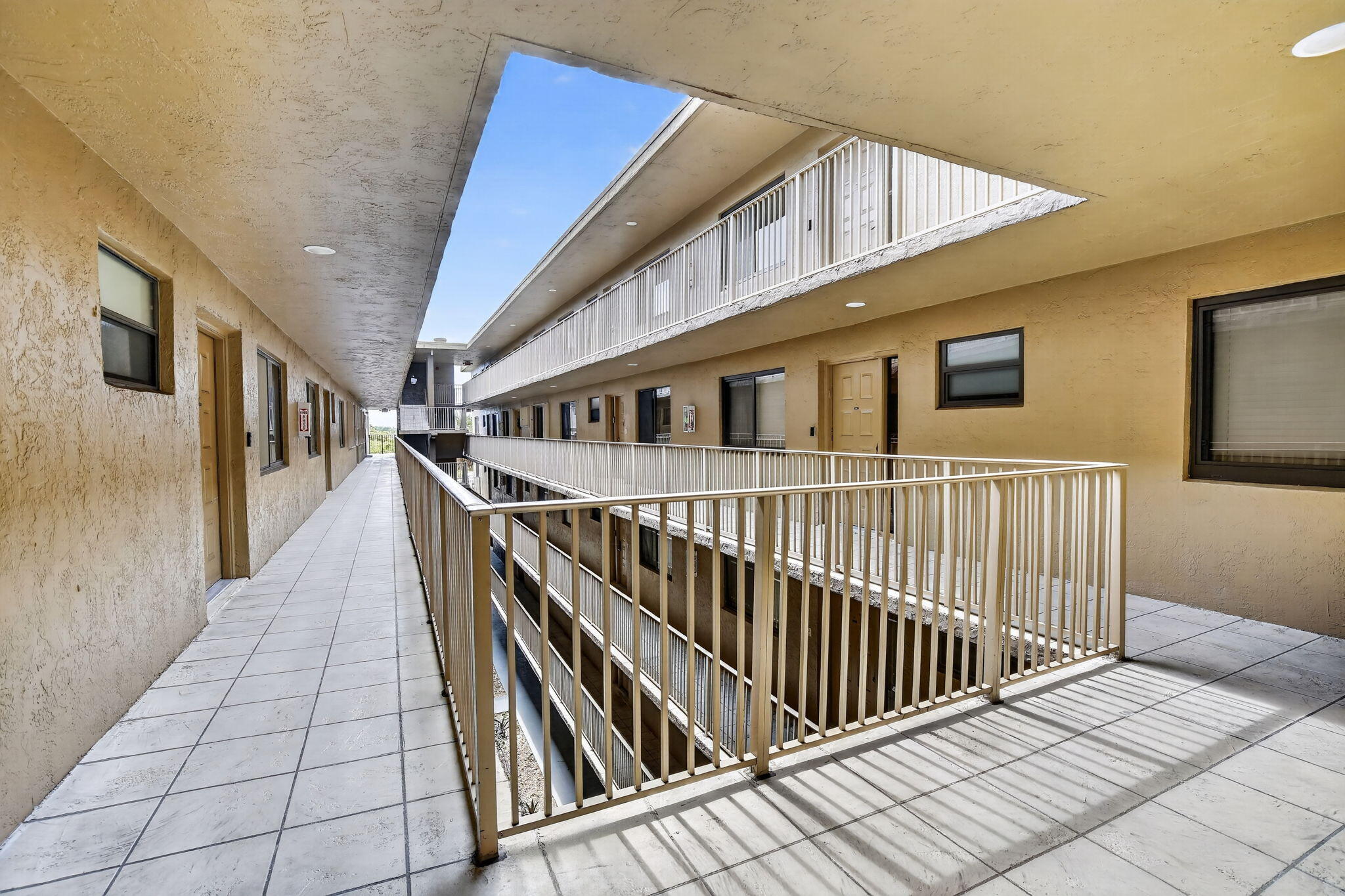 8030 Hampton #414, North Lauderdale FL 33068