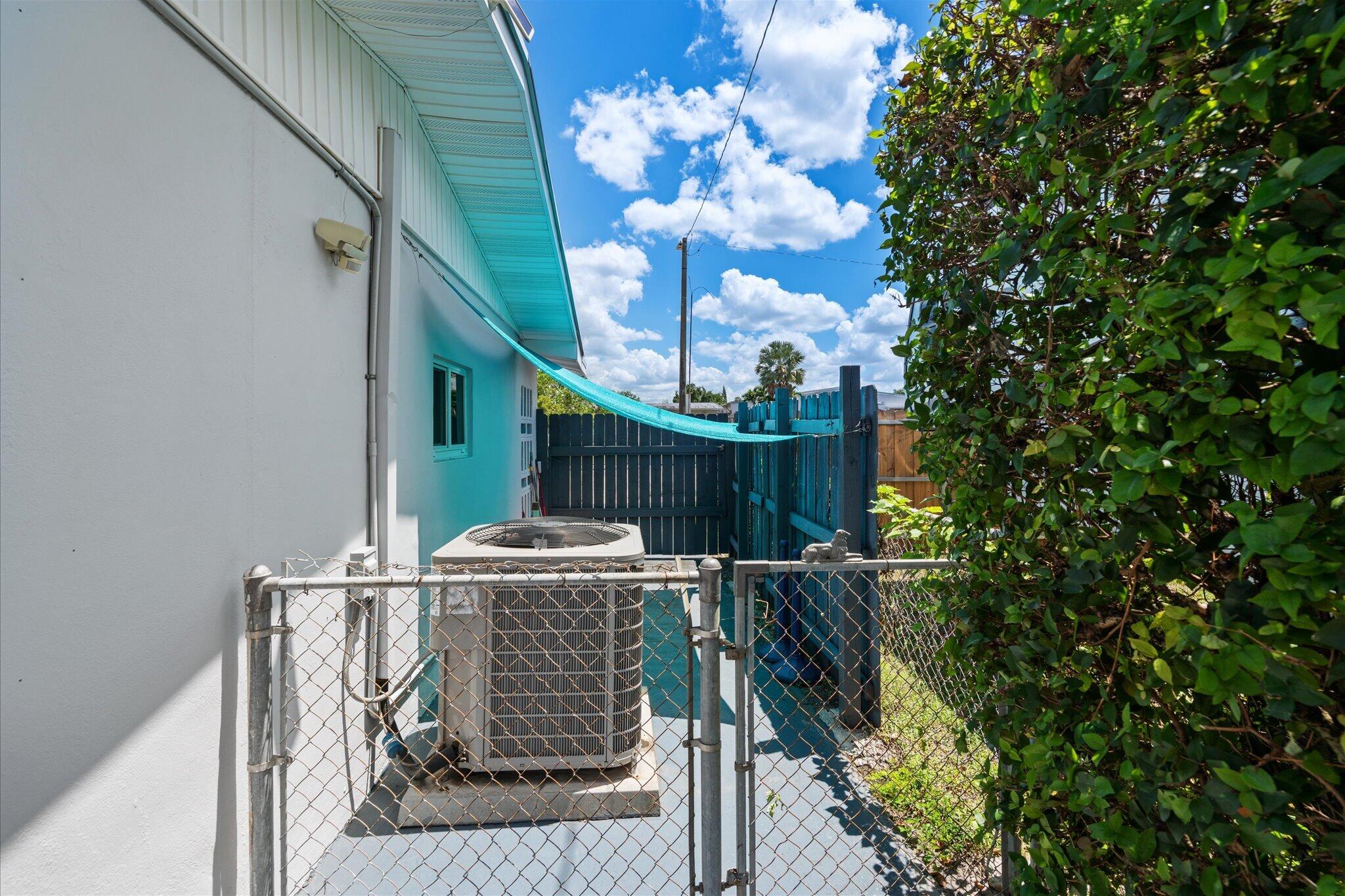 8341 SW 14th, Miami FL 33144