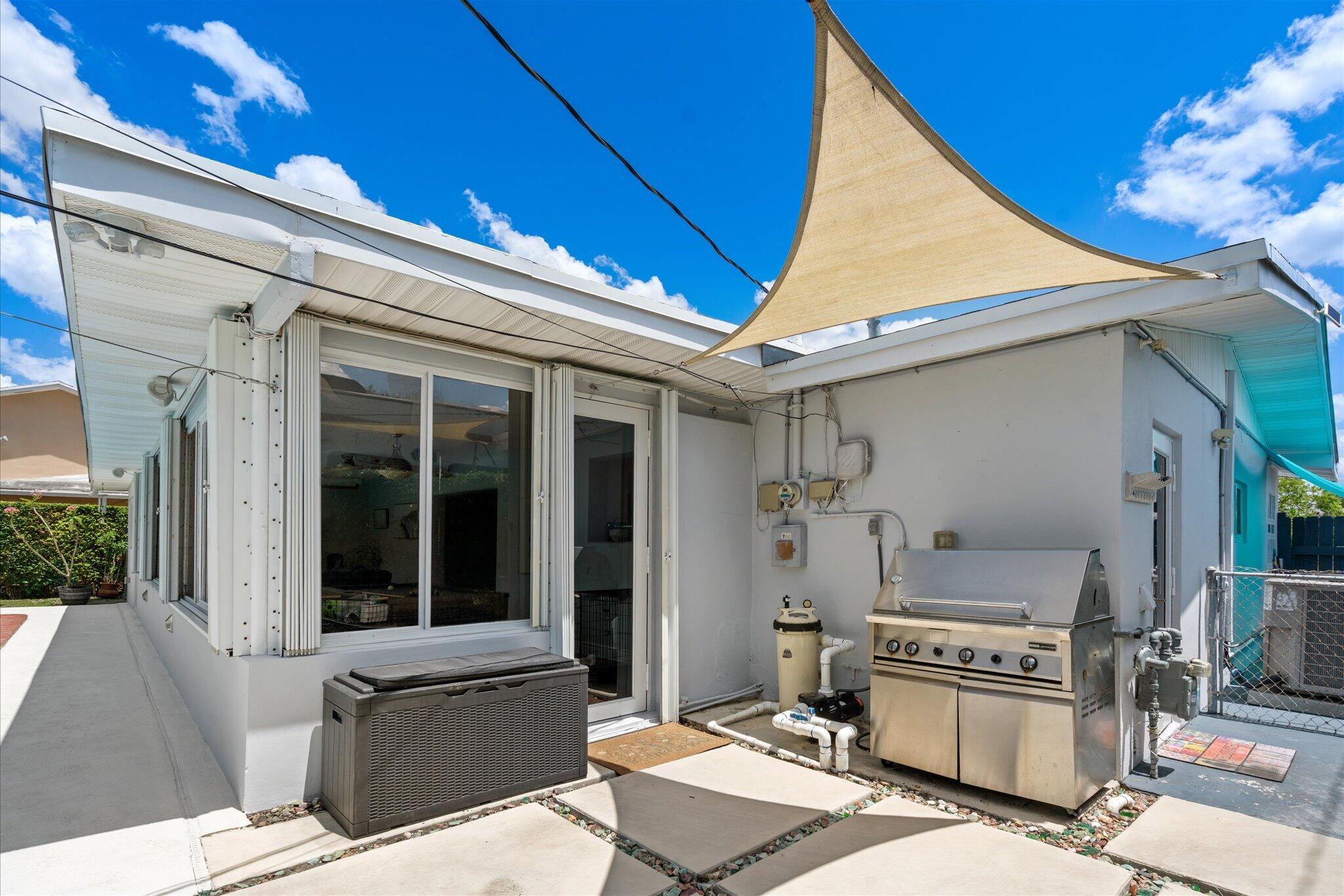 8341 SW 14th, Miami FL 33144