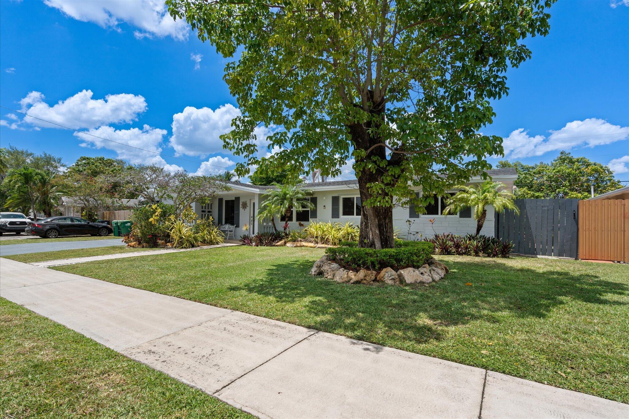 8341 SW 14th, Miami FL 33144