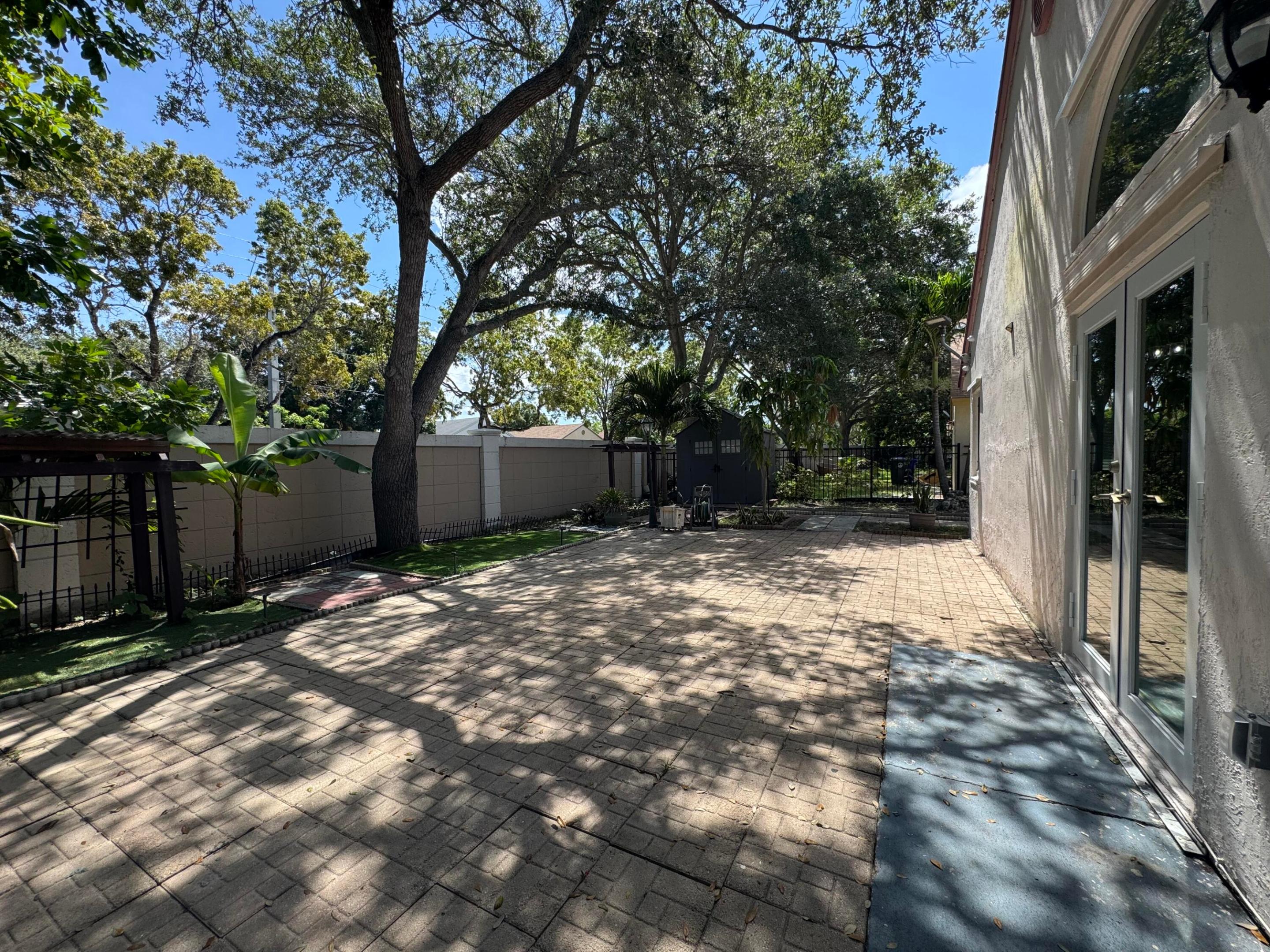 1038 W Jasmine, North Lauderdale FL 33068
